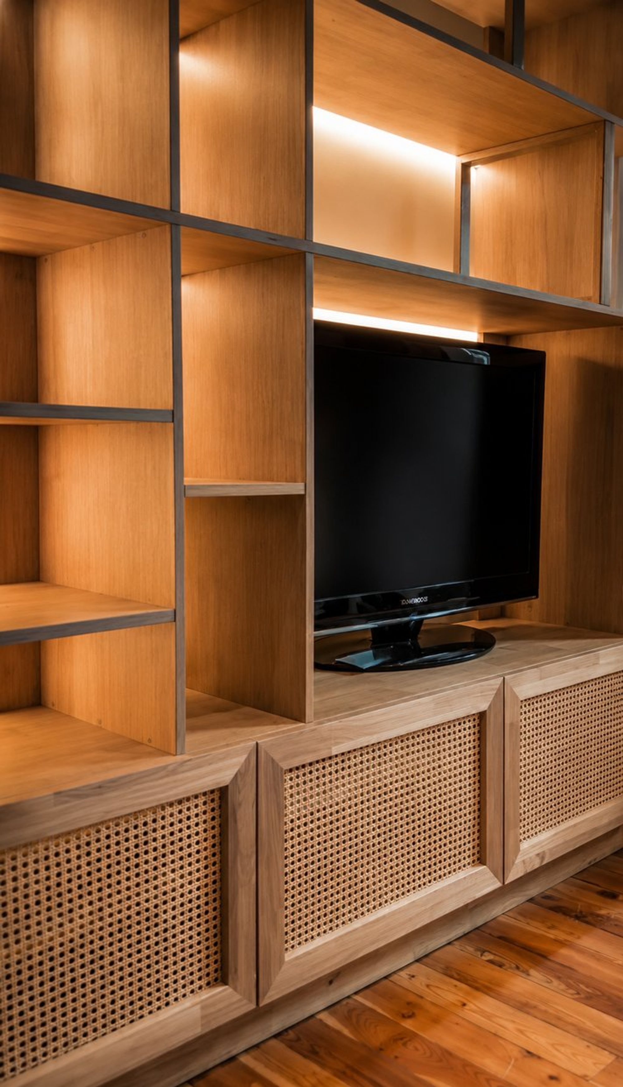 Bibliothèque et meuble TV, cannage rotin