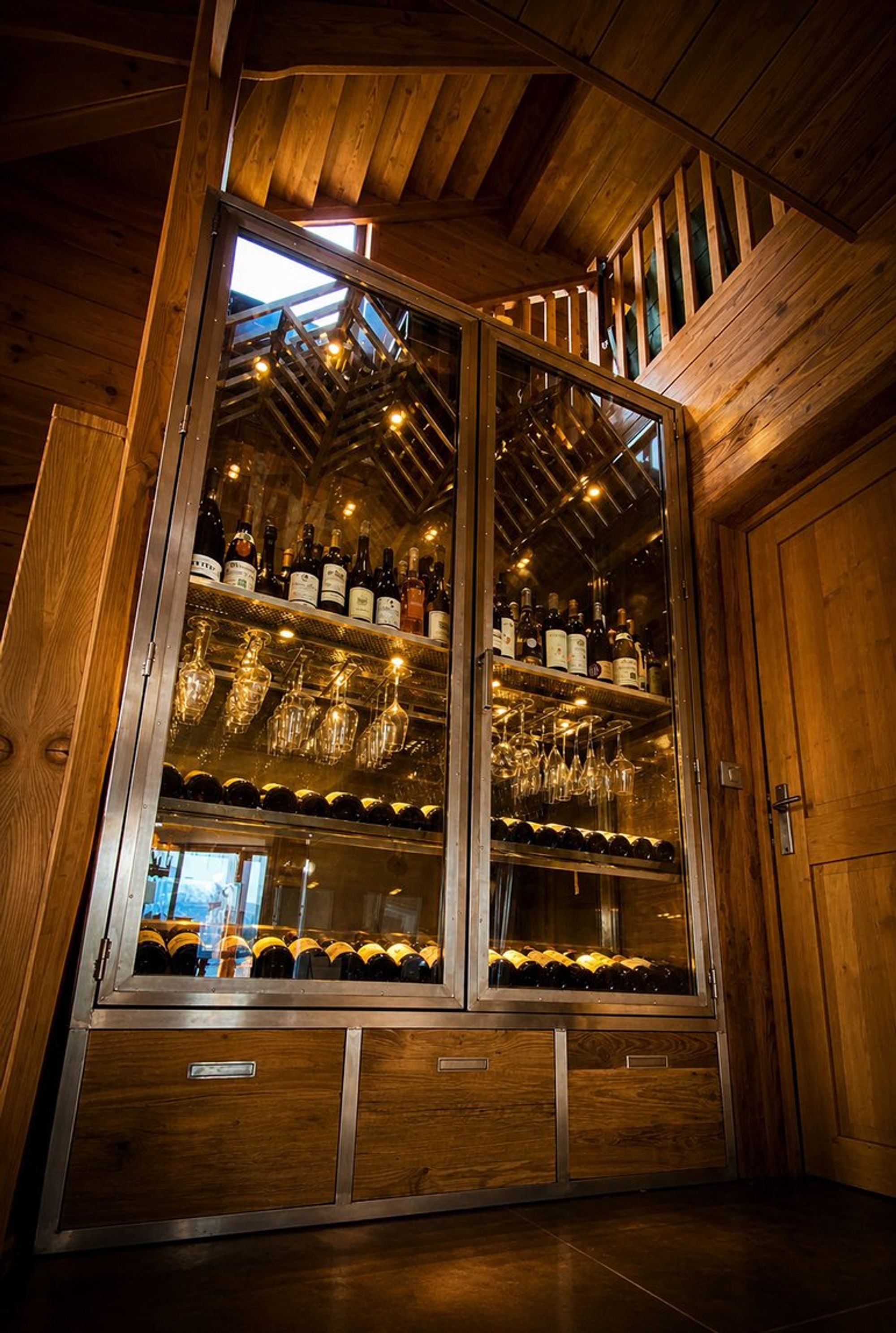 Chalet l’Yret, Serre-Chevalier : cave à vin sur mesure – vue 5