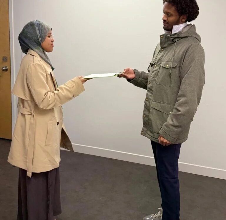 A SISSA settlement worker meeting with a newcomer family in Edmonton.