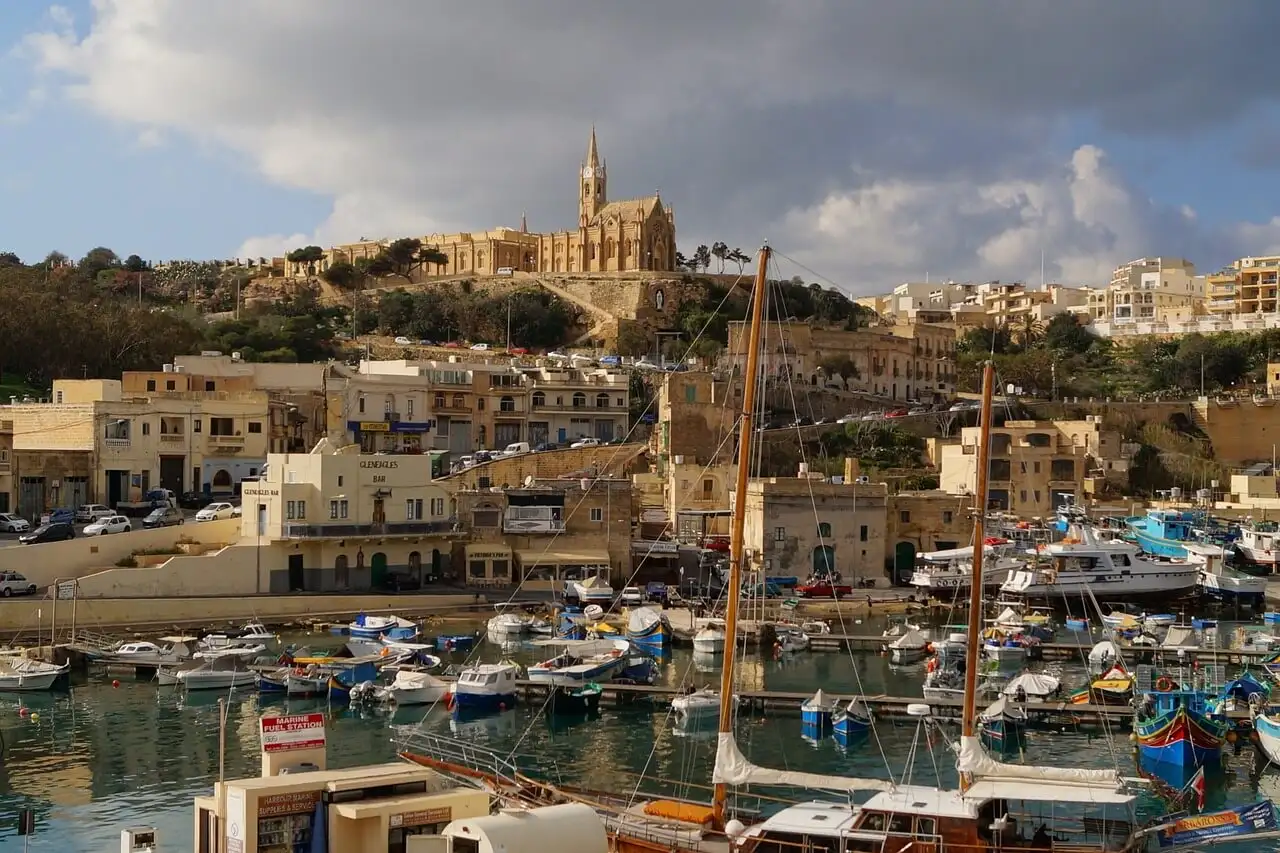 Gozo se nachází severozápadně od hlavního Malta.