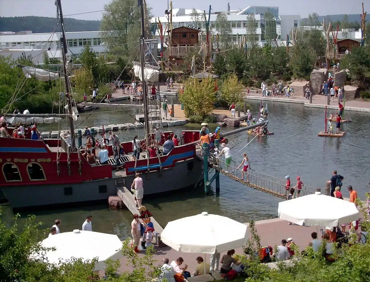 Funpark v blízkosti jezera přinese především malým dětem velkou zábavu.