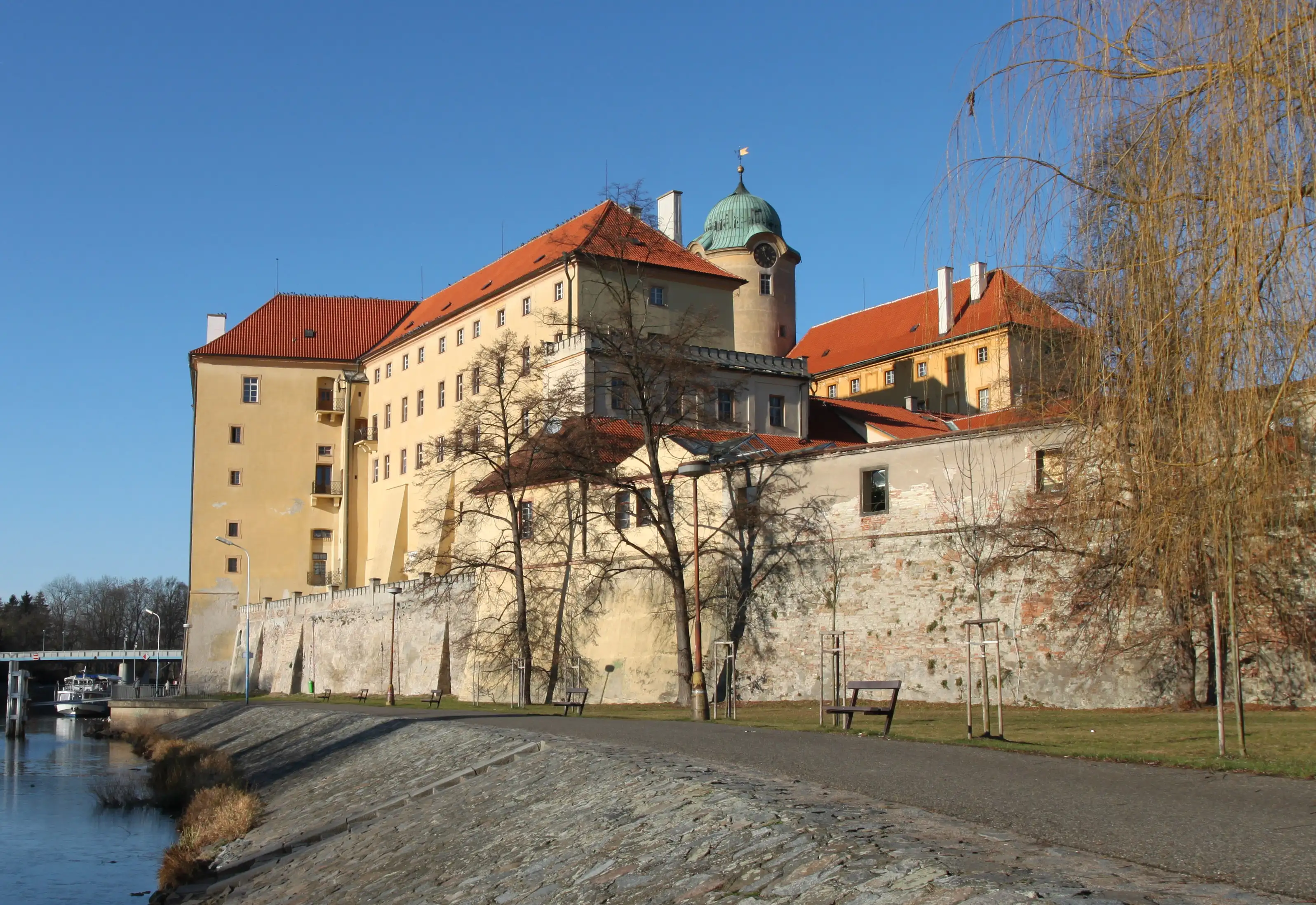 Zámek v Poděbradech rozhodně stojí za návštěvu.