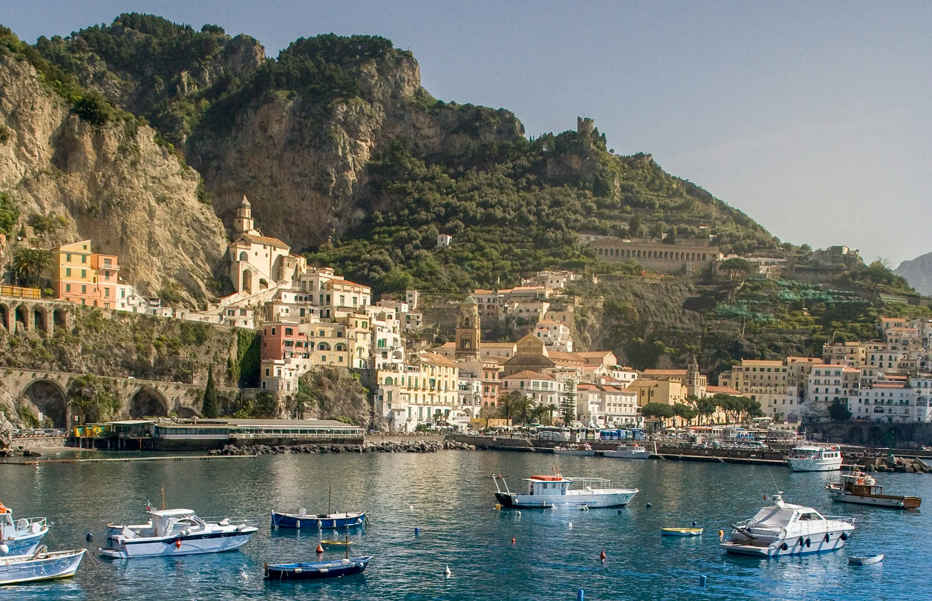 Amalfi nabízí bohaté kulturní vyžití a nádherná panoramata.