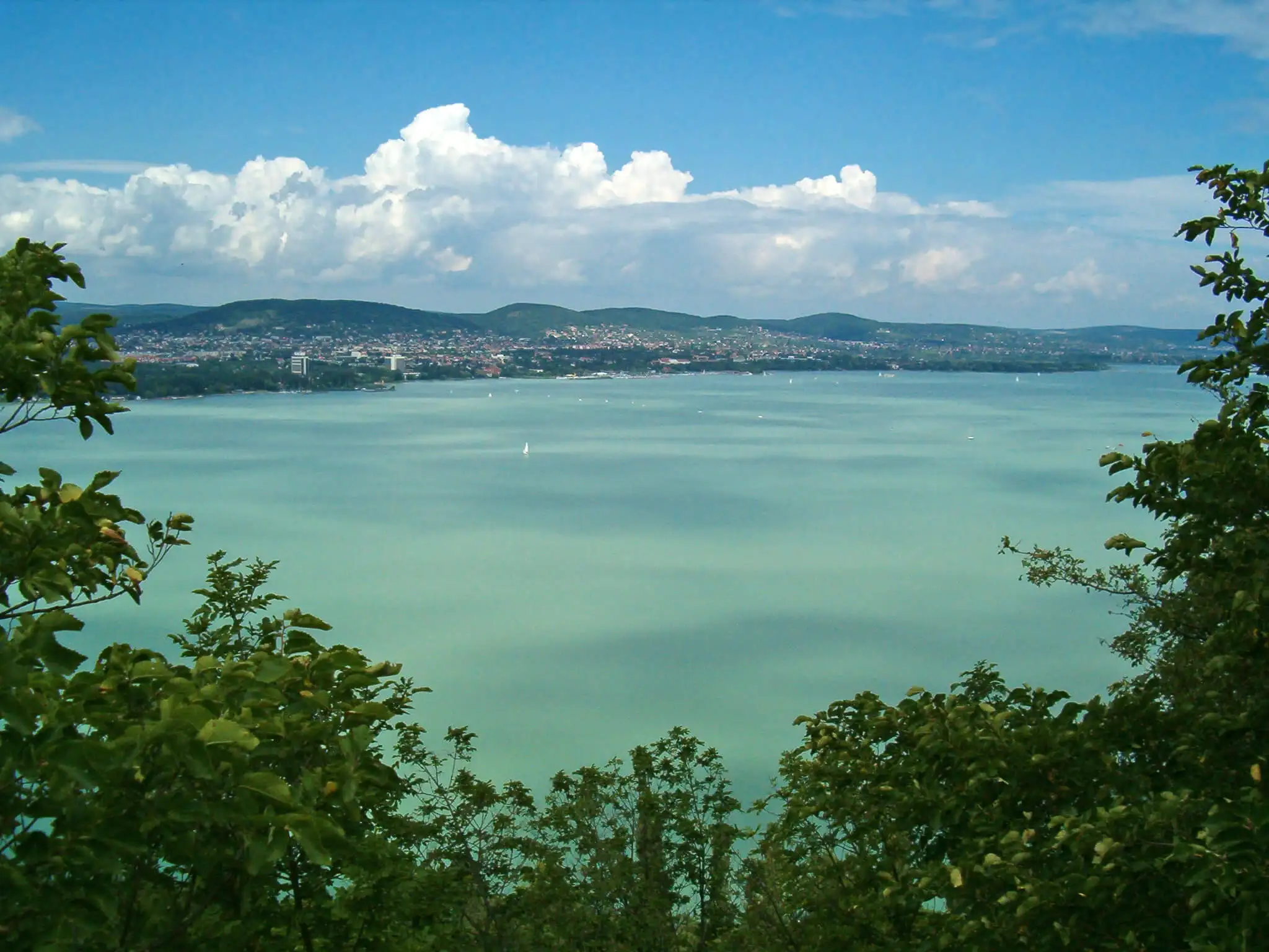 Balaton nabízí krásné písečné pláže.