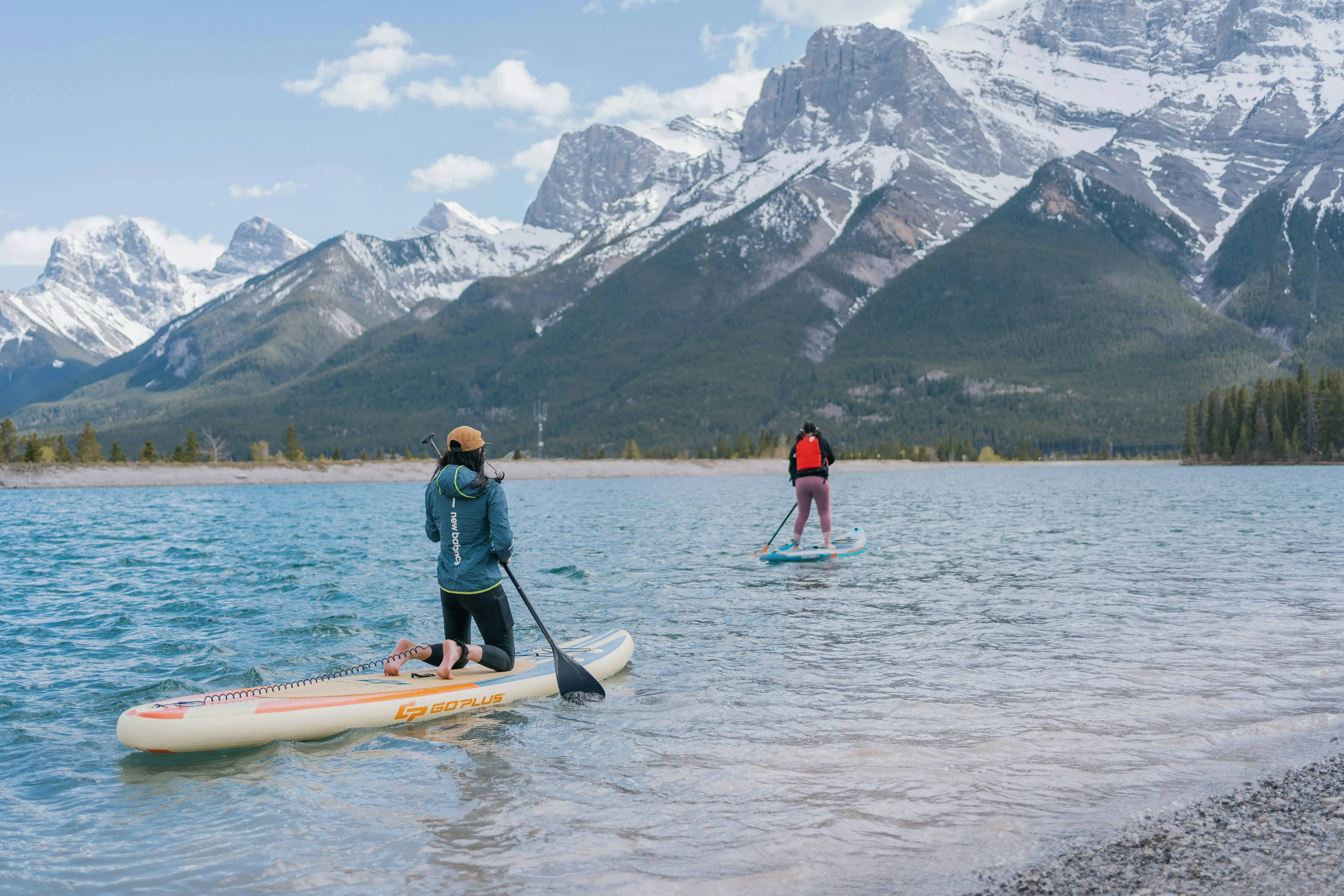 Paddleboarding lze provozovat kdykoliv a kdekoliv.