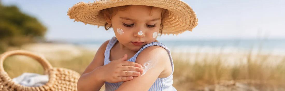 Guia para escolher o protetor solar infantil mais adequado, de acordo com a idade e o tipo de pele