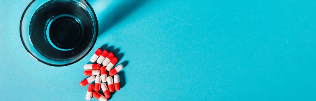 O que acontece se misturar álcool e antibióticos e o que não fazer para evitar riscos