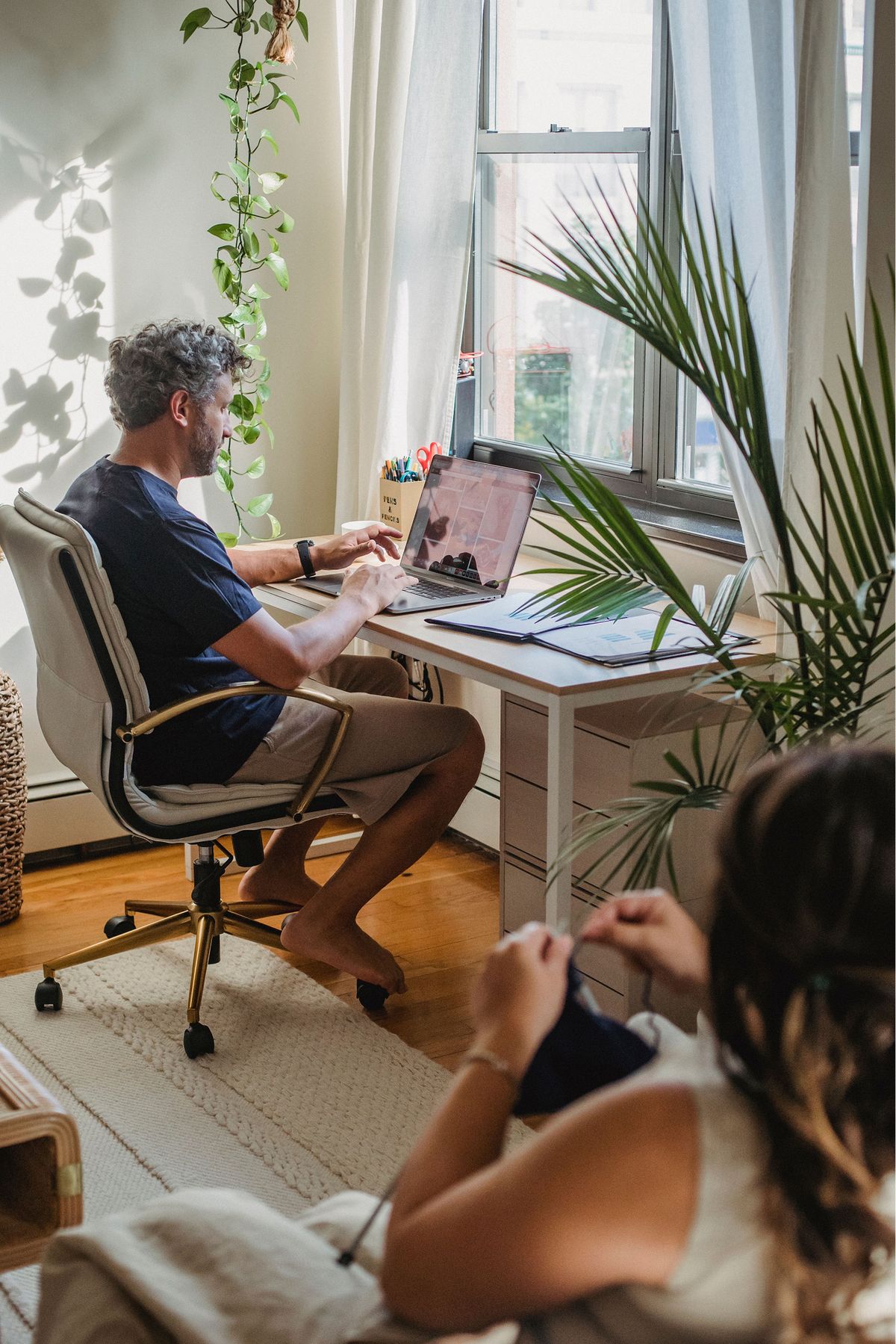 Een collega aan het werk