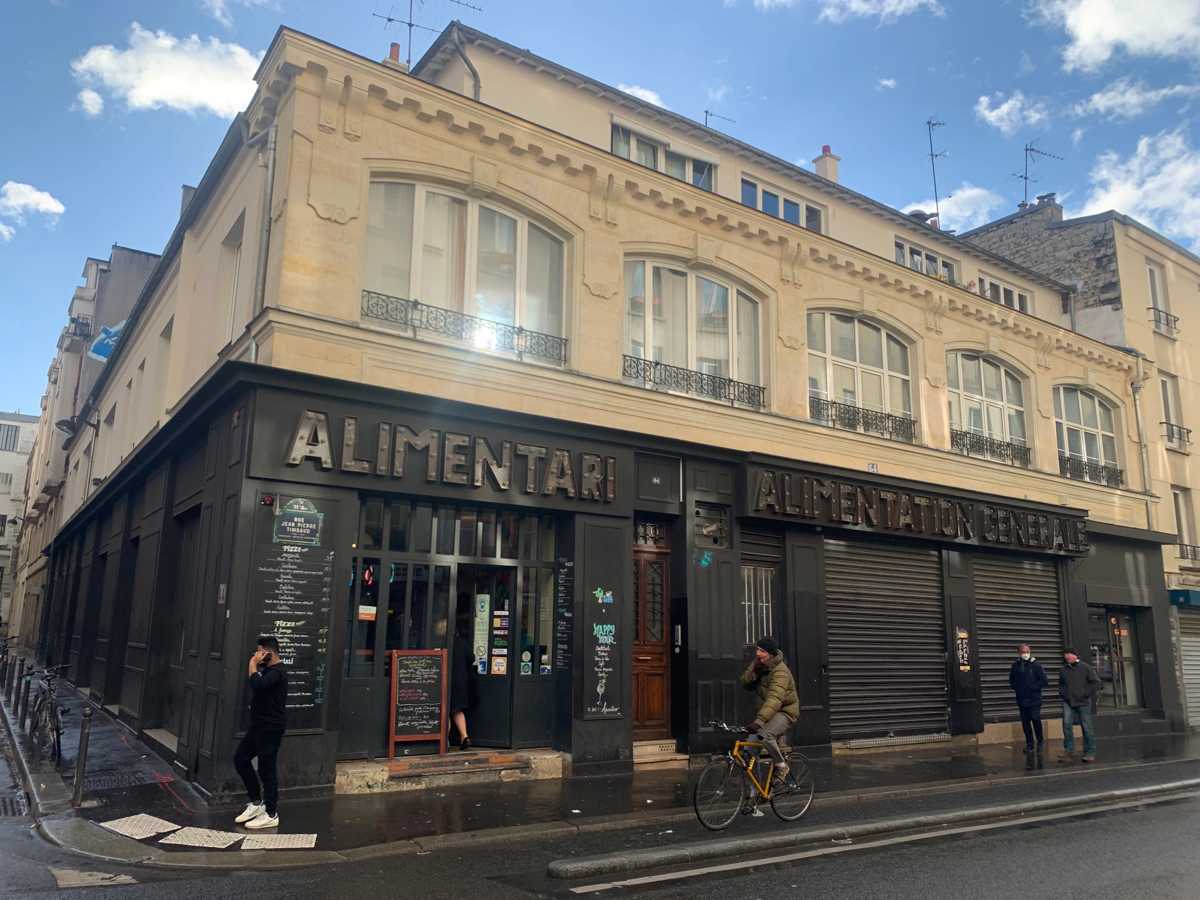 Devanture de l'Alimentation Générale