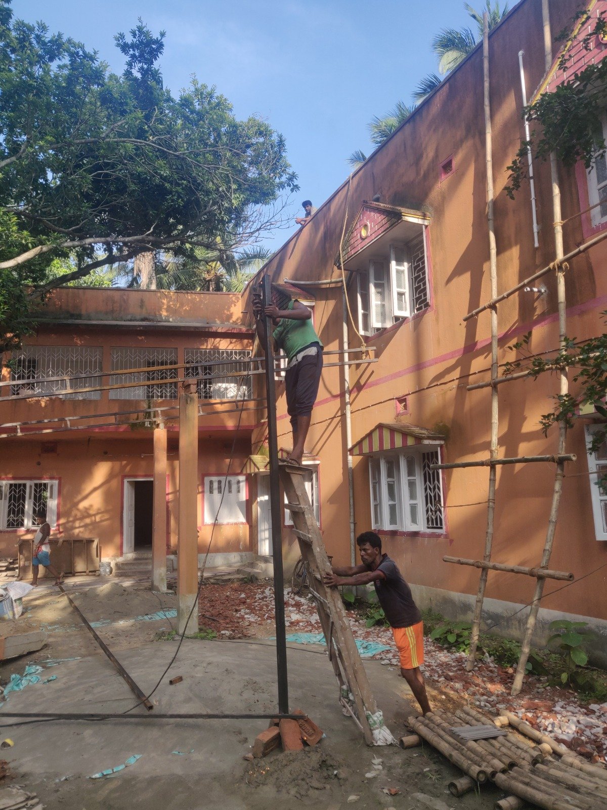 De conducteur de travaux chez Vinci à Paris à chef de chantier chez LP4Y à Calcutta