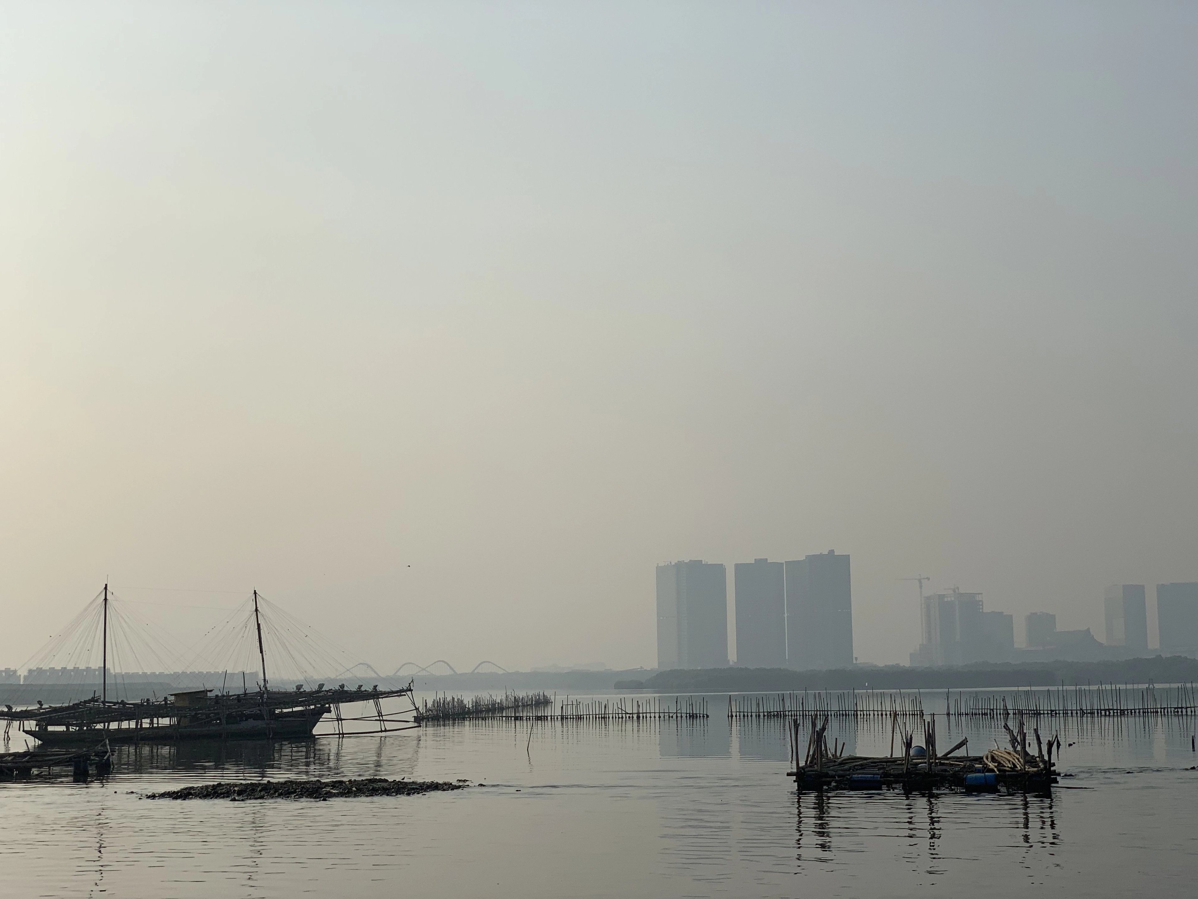 Brume sur Jakarta