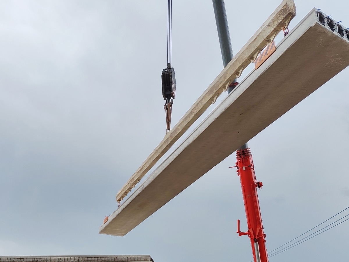 Betónové panely na dom: strop, príjazdová cesta aj spevnená plocha