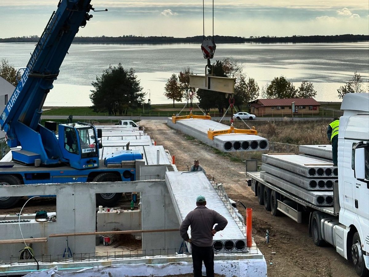 Montovaný strop: Rýchle a bezpečné riešenie pre moderné stavby
