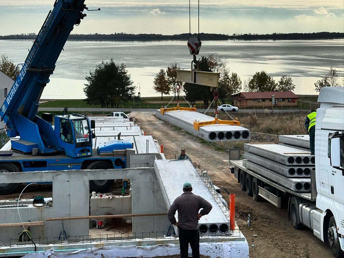 Montovaný strop: Rýchle a bezpečné riešenie pre moderné stavby