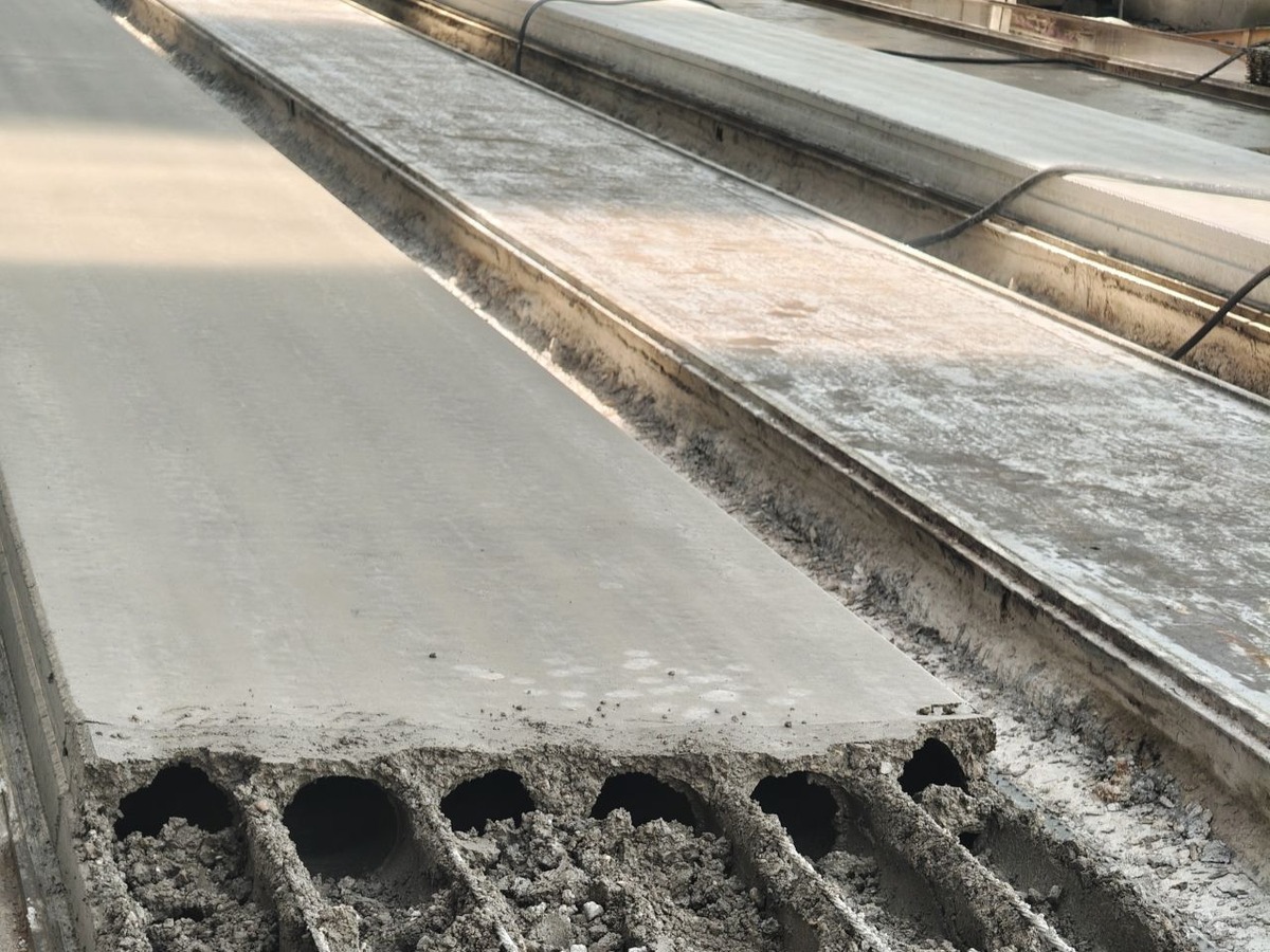 Porovnanie betónovej deky a panelov