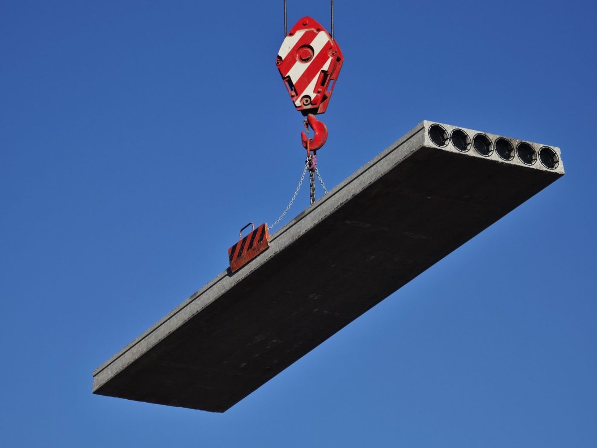 Nadstavby v mestách: Ako predpäté stropné panely SPIROLL riešia limity rekonštrukcií?