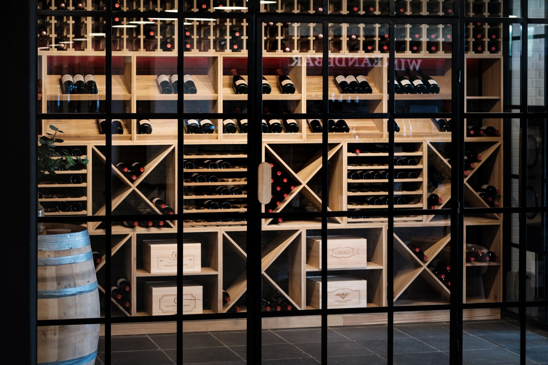 Interior de la bodega | Wineandbarrels