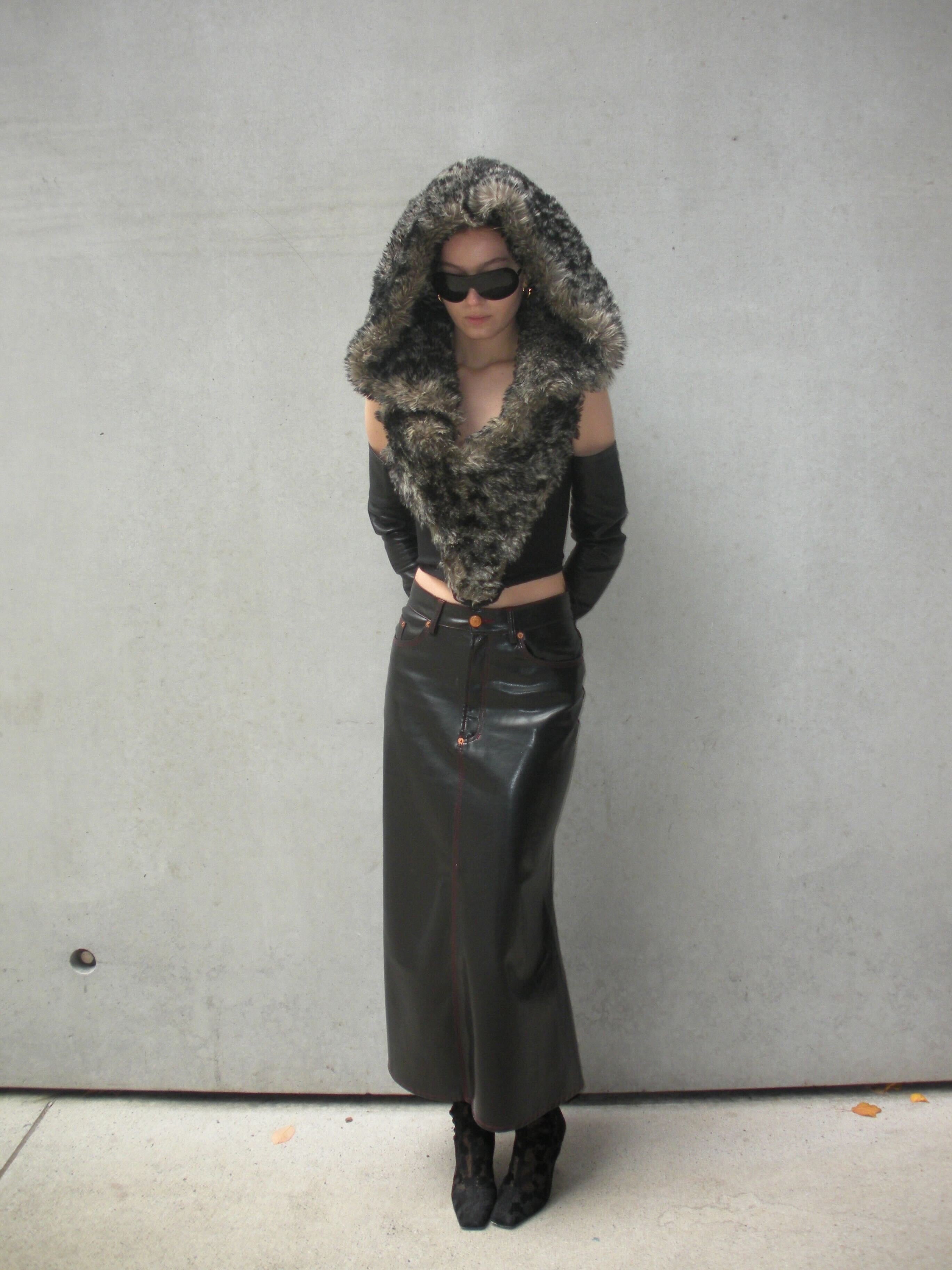 B*k様 vivienne westwood ブラックハイウエストスリムフィット Vivienne Westwood's Fur-Trim Corset