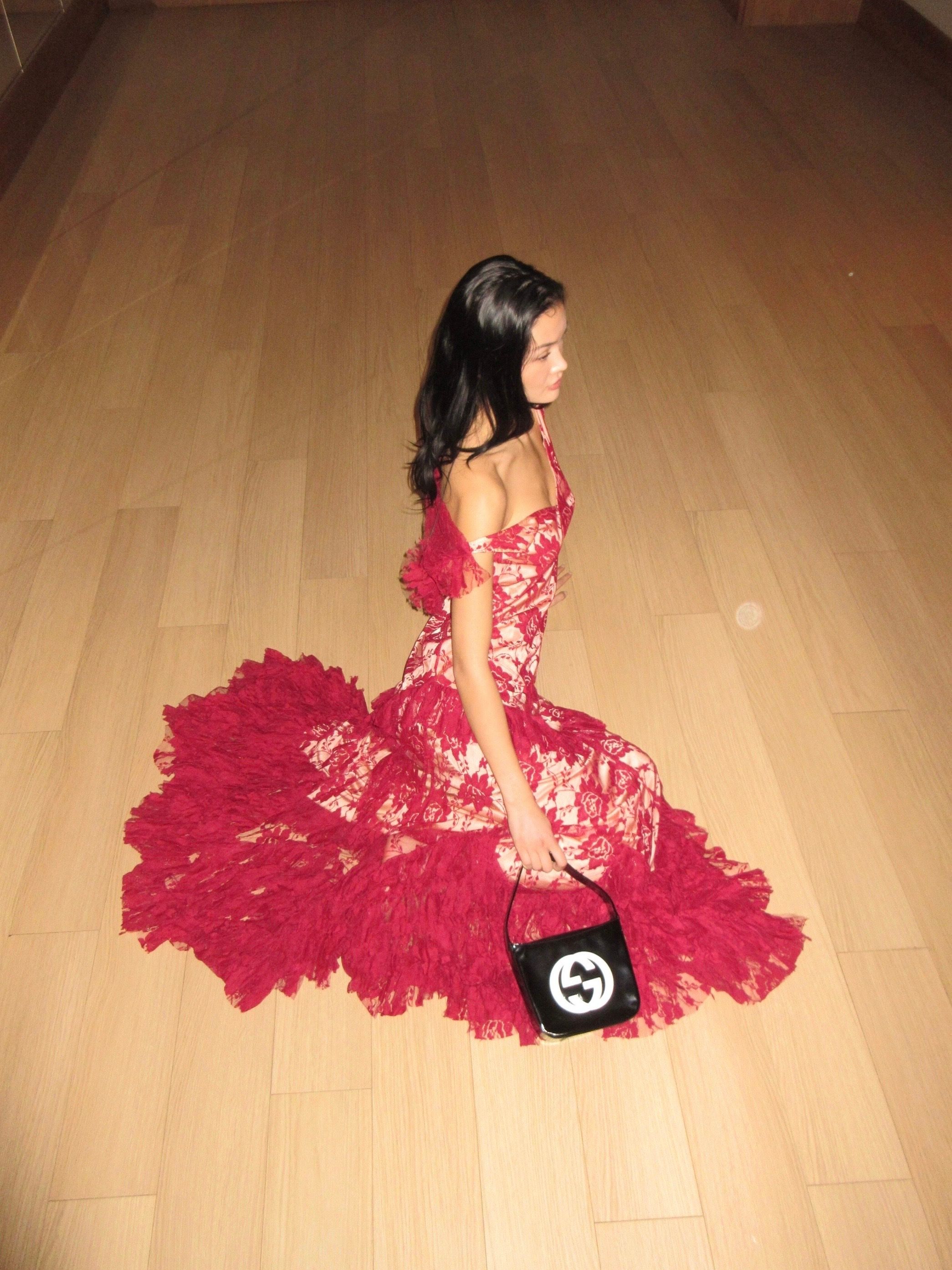 John Galliano ワンピース Scarlet Seduction — John Galliano's 1998 Red Lace Dress