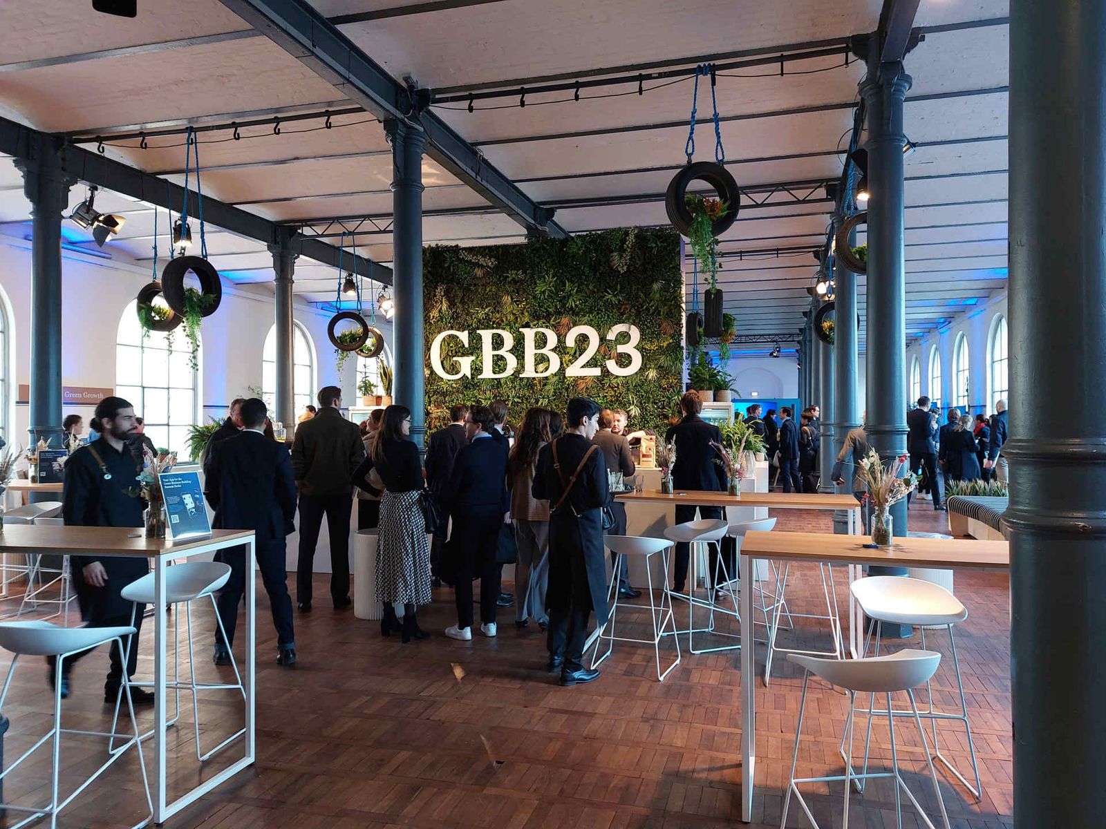 Firmenevent Agentur Berlin - Eventlocation Magazin in der Heeresbäckerei mit Greenwall