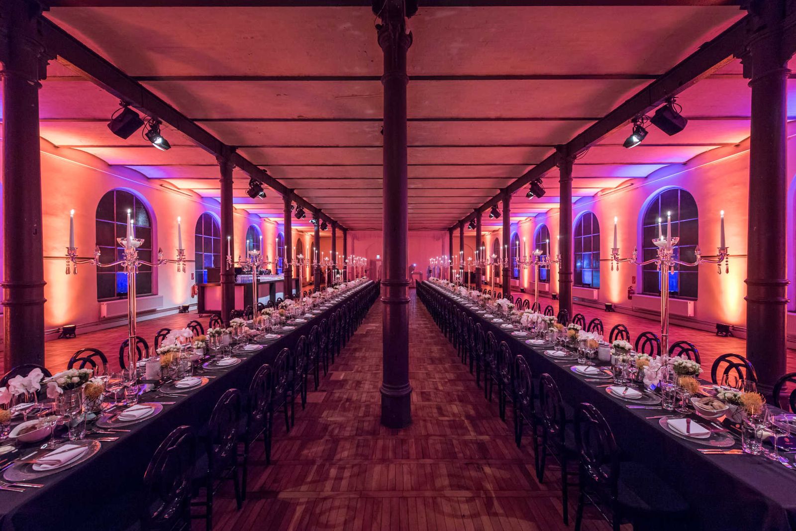 Dinner Event lange Tafeln heeresbaeckerei Berllin 04