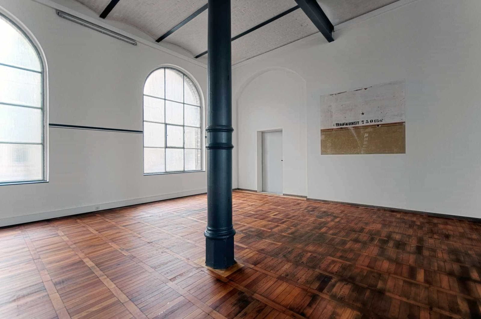 Das Magazin der Heeresbäckerei frontaler Blick in den Saal