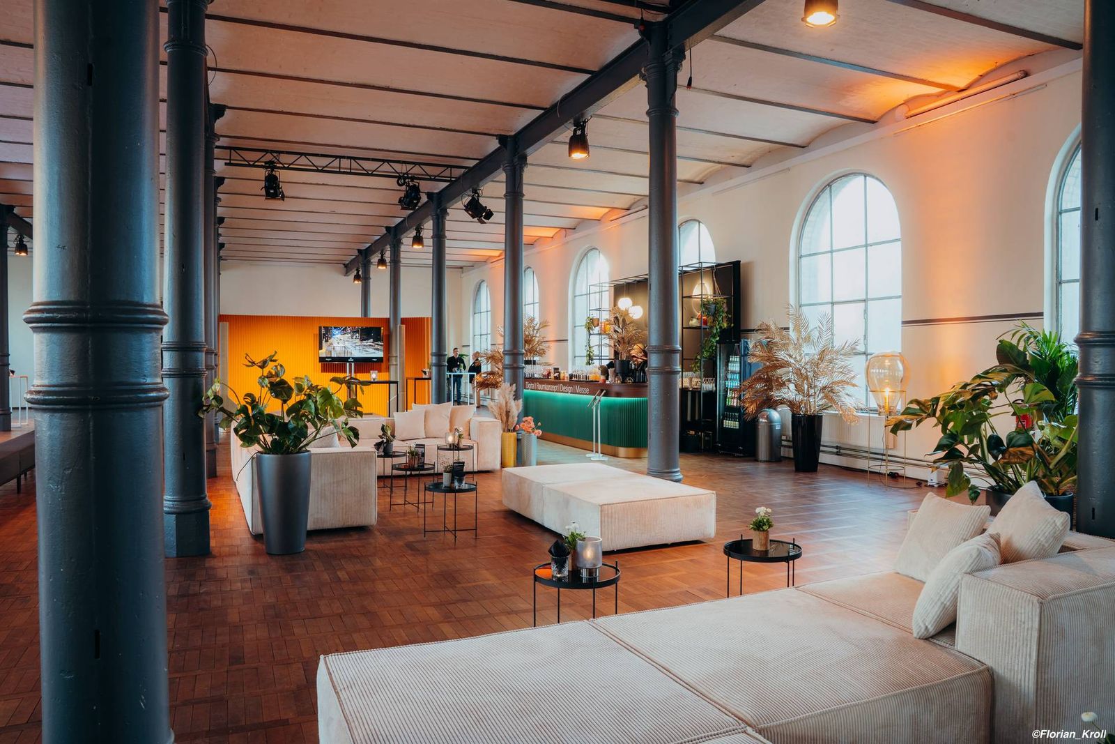 Firmenfeier Location Berlin: Lounge im Magazin, Foto: Florian Kroll