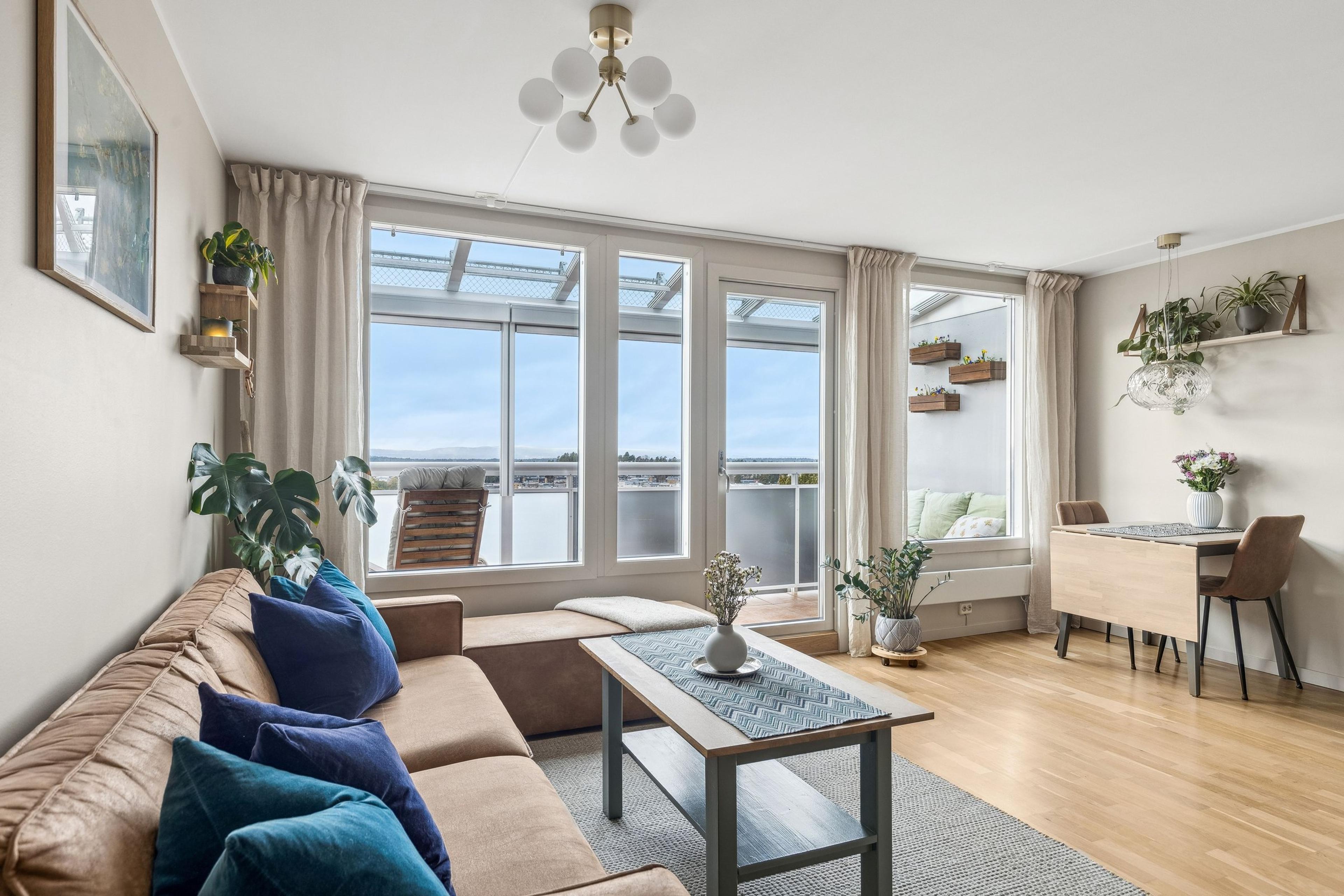 Hilde og Torstein droppet megleren og tok styringen selv. Det resulterte i over 90 000 kroner spart og et lynraskt salg langt over prisantydning med Propr.