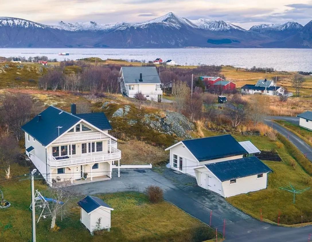 Anne-Lise Fornøyd solgte enebolig på Gisløy uten eiendomsmegler og fikk over prisantydning.