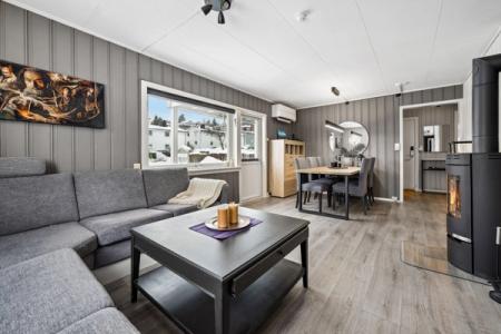 Charlotte solgte leiligheten i Rælingen selv med Propr: Fikk 170 000 kroner over prisantydning