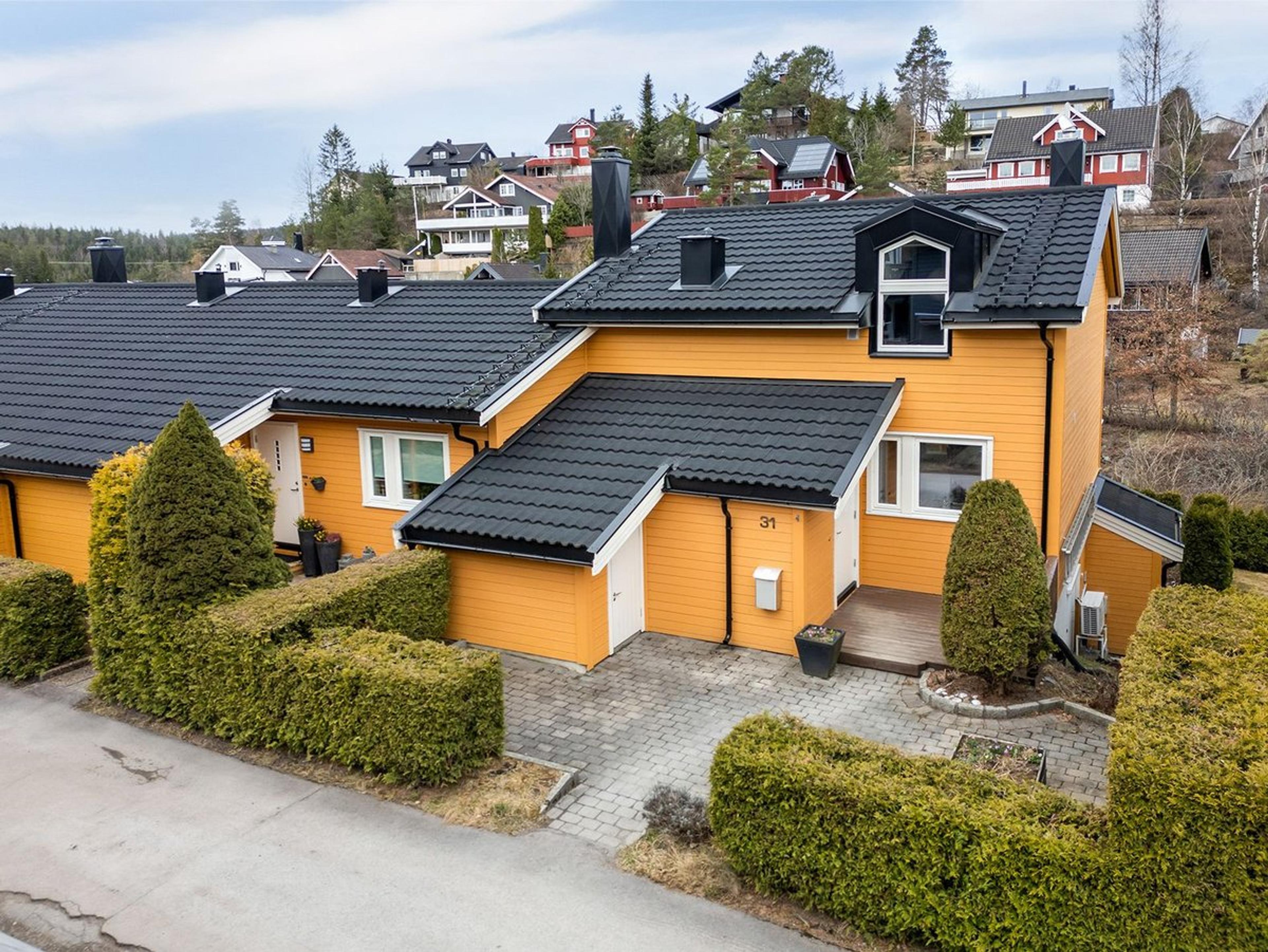 Tok styringen selv: Etter åtte måneder uten napp med megler, tok Bjørn og Norun saken i egne hender. Med laptopen i fanget og Proprs system i ryggen, sparte de 100 000 kroner og solgte langt over prisantydning.