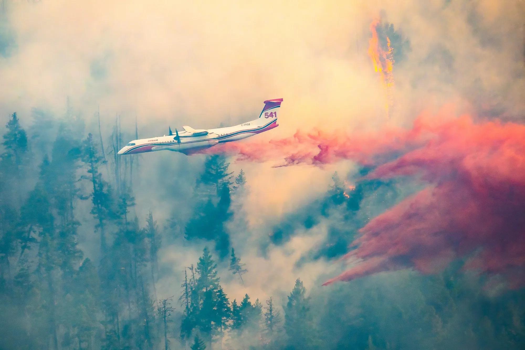 Why the Dash 8-400 Is so Valuable in Firefighting Missions