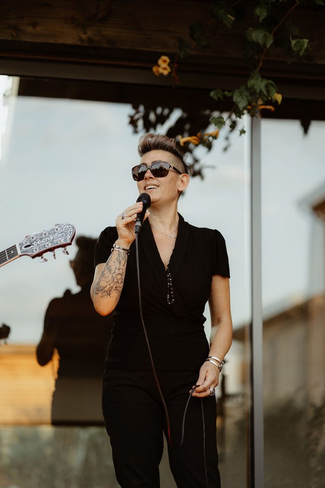 Chanteuse mariage : une voix live pour accompagner avec émotion votre cérémonie