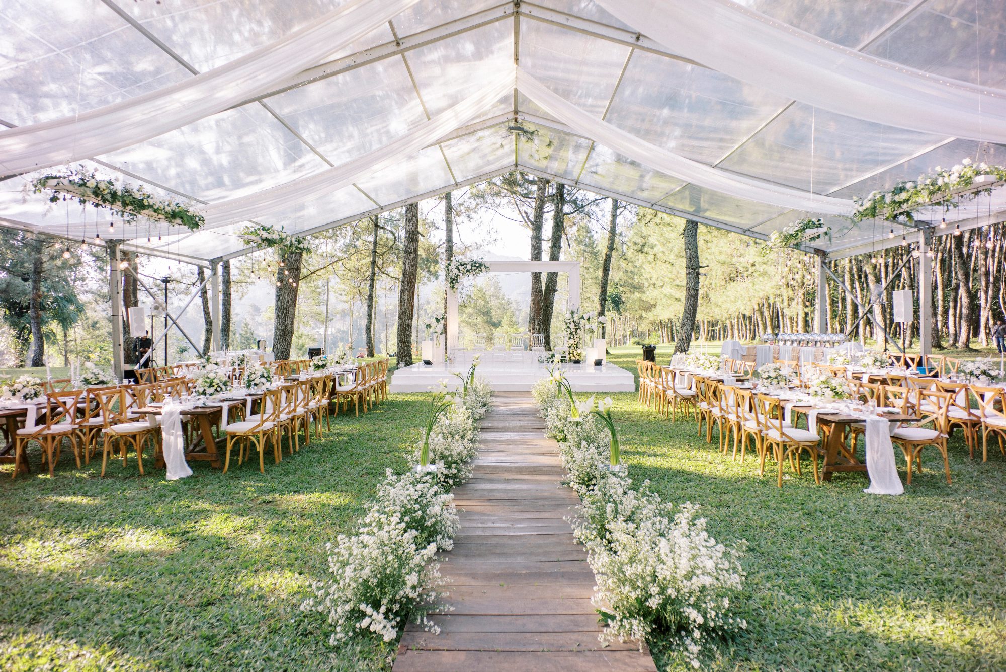Autel de mariage blanc