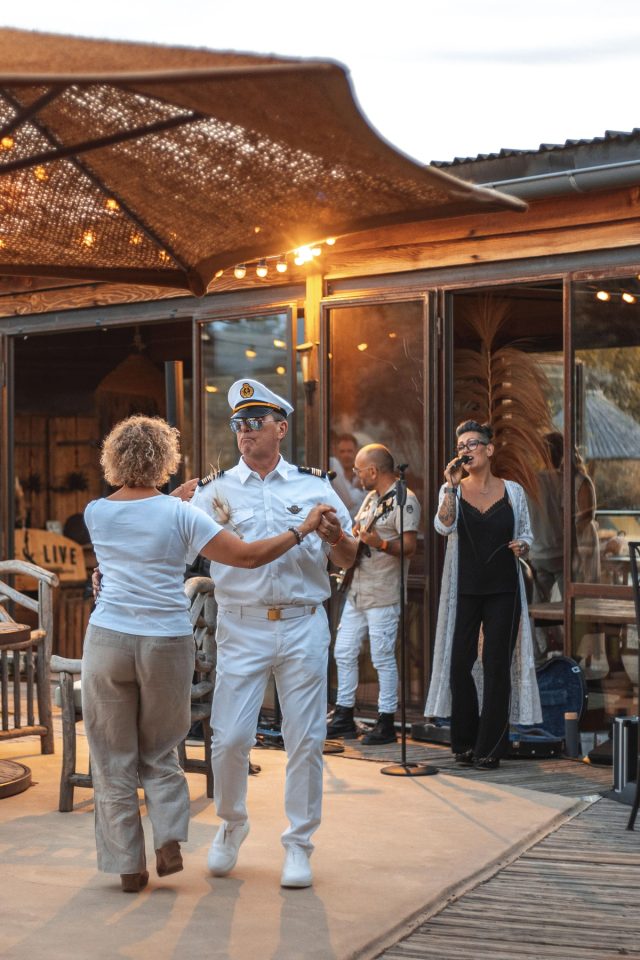 lodges en Provence et parasol de la scoutinerie de Nyons