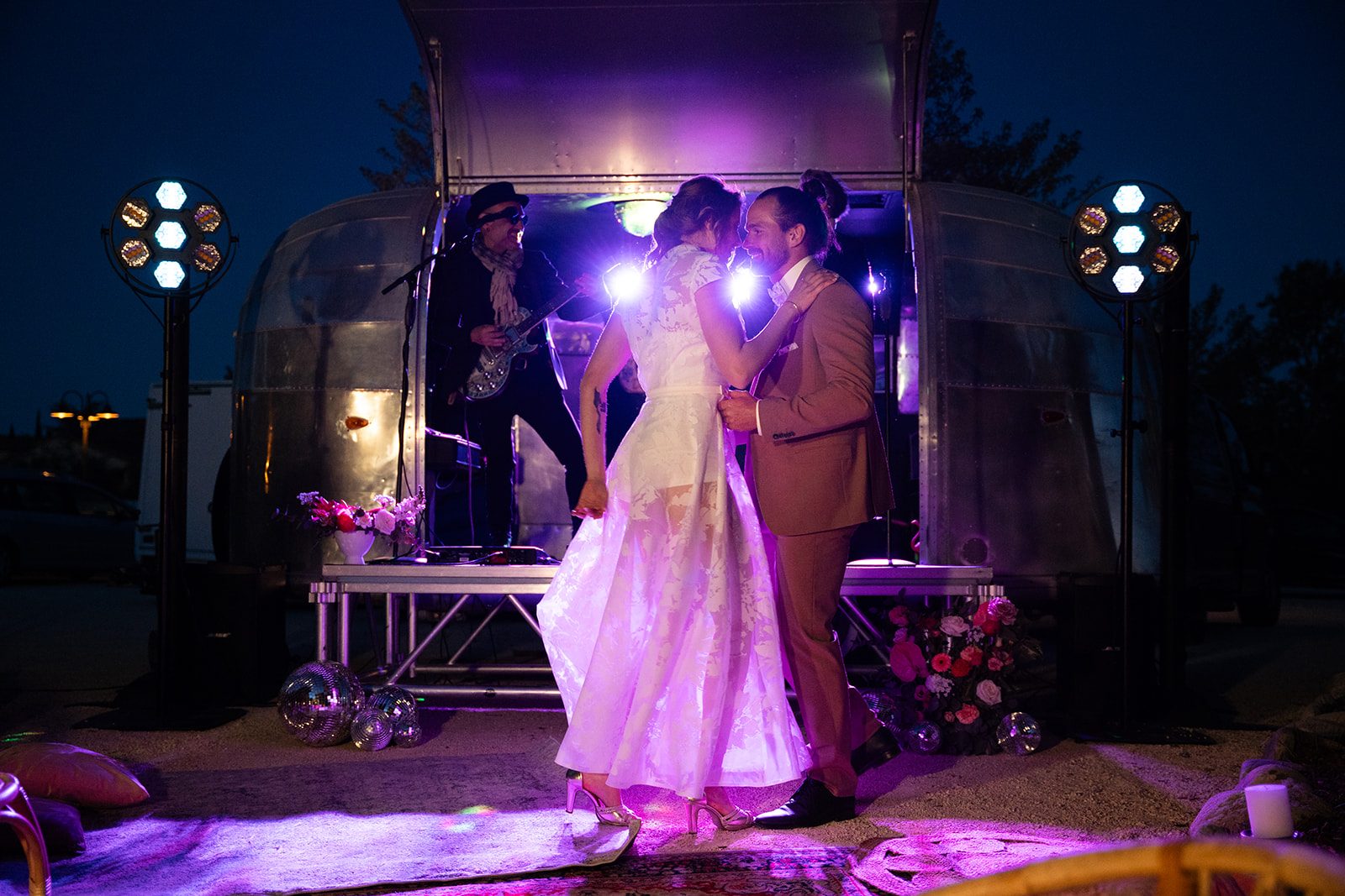 Prix DJ mariage 2026 : tarifs, écarts et pourquoi le choix ne se résume pas au prix