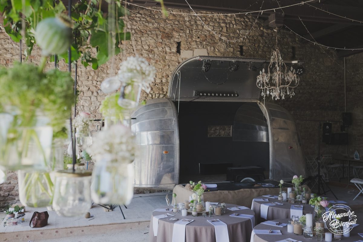 domaine de patras qui accueille une airstream
