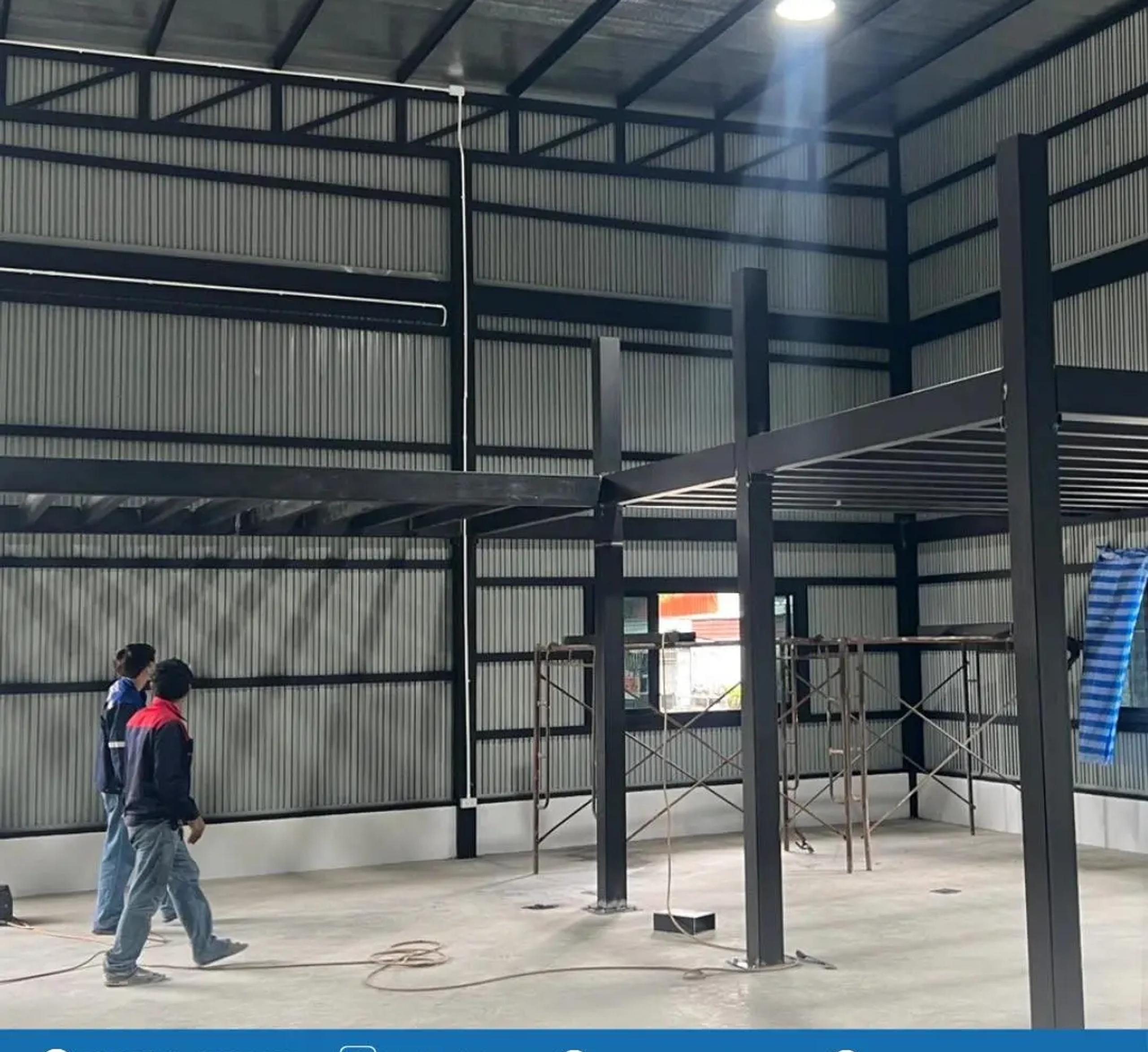 Mezzanine office construction inside a warehouse