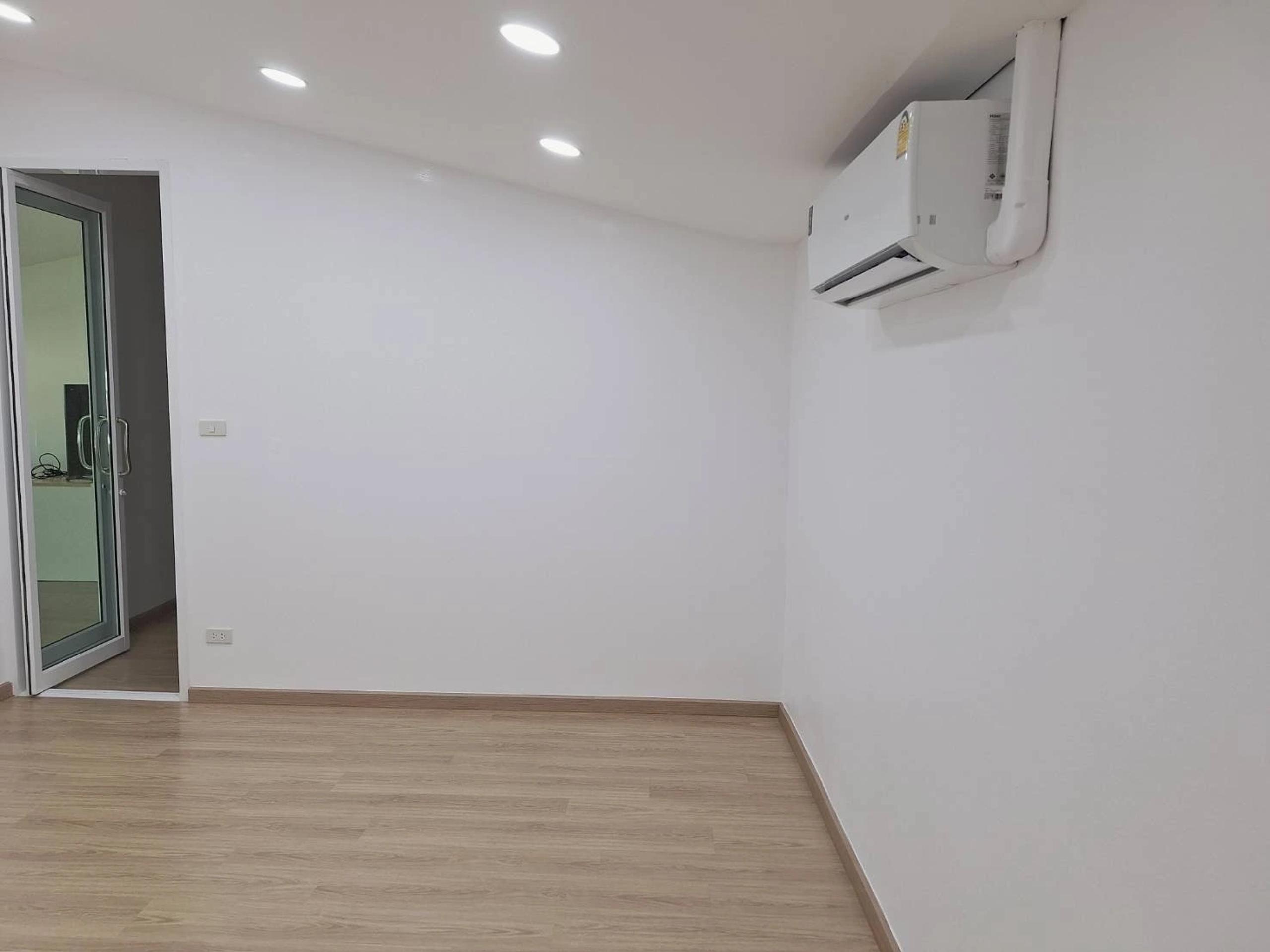 Wall painting for a warehouse office renovation