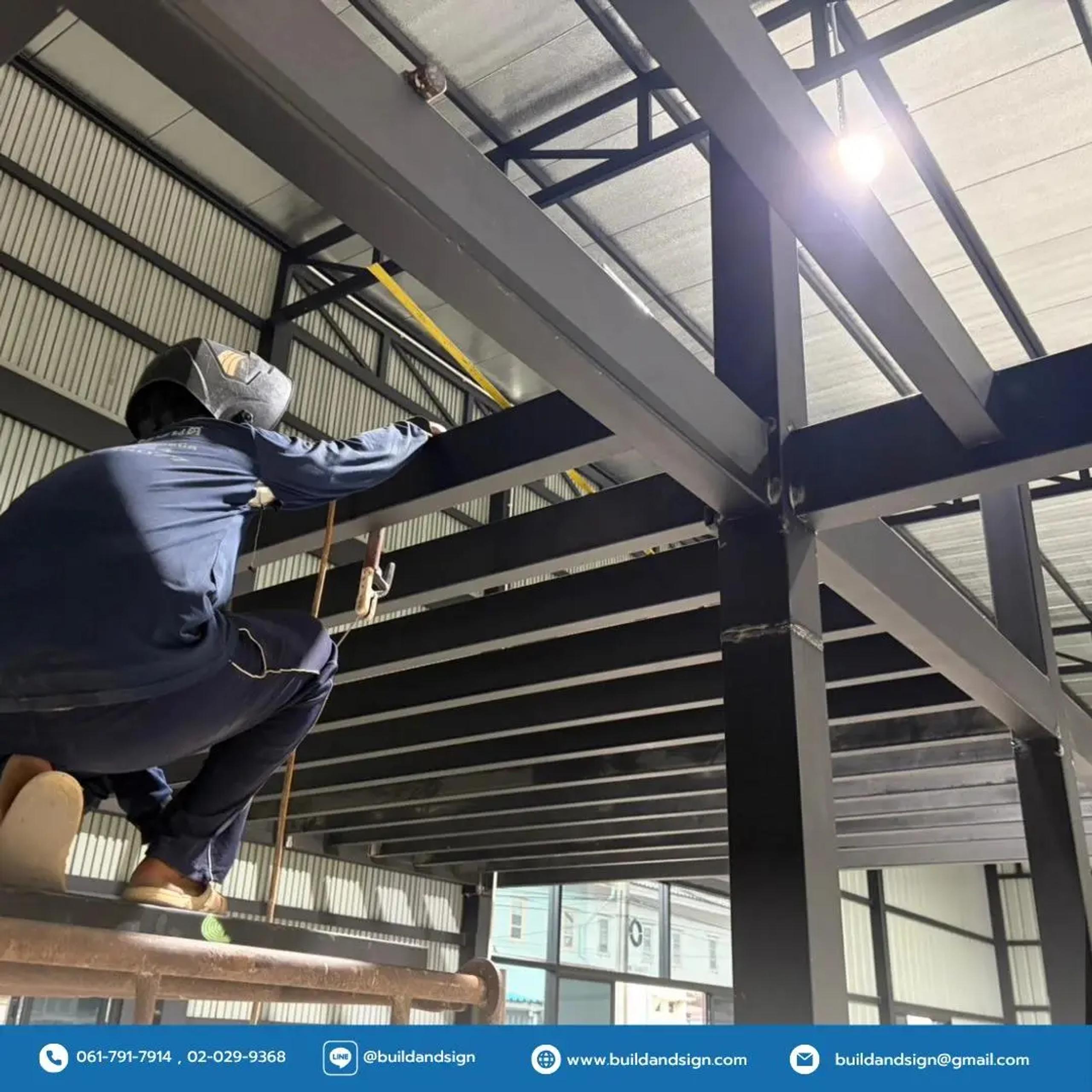 Mezzanine office extension inside a warehouse