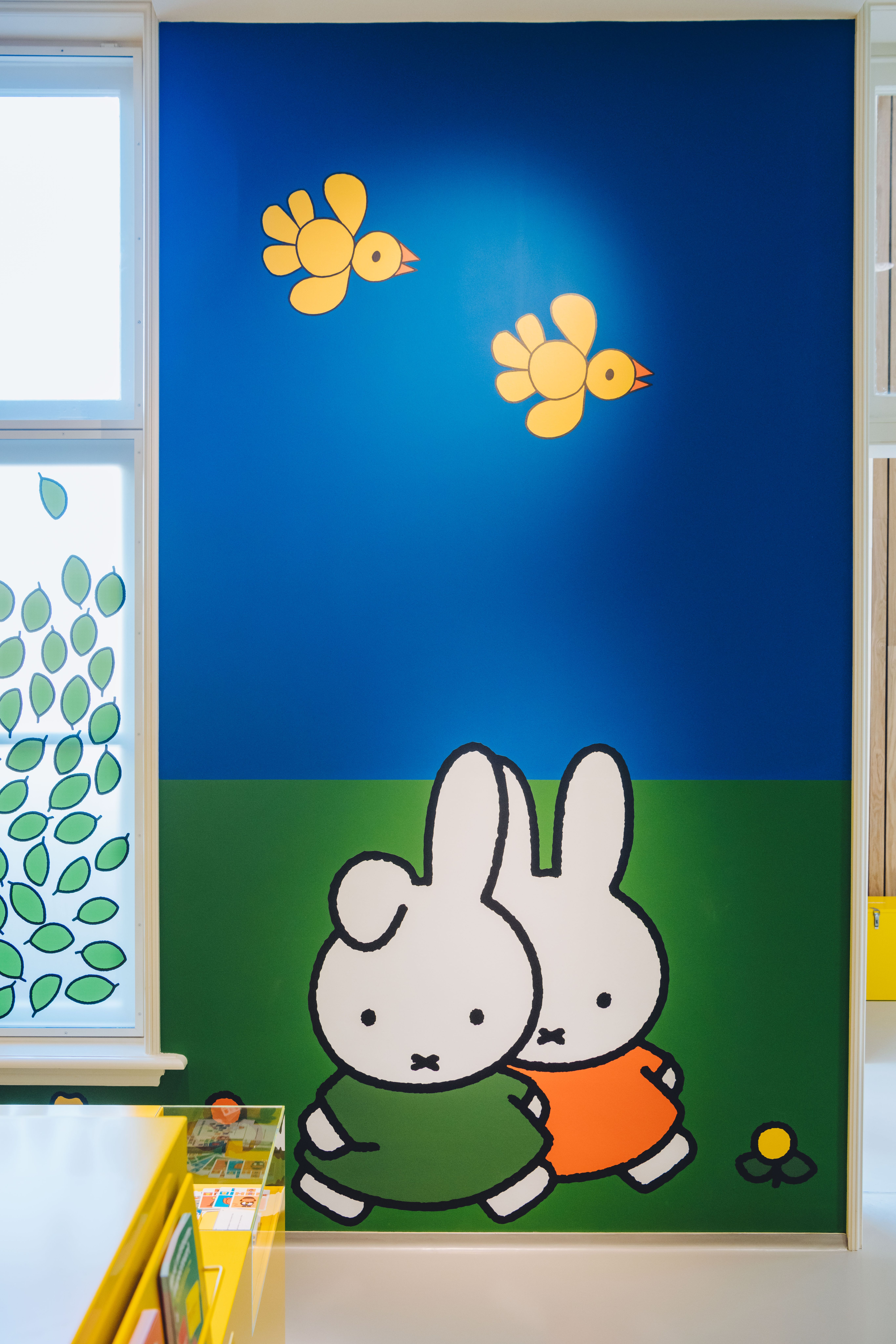 nijntje en daan op muur in het nijntje museum