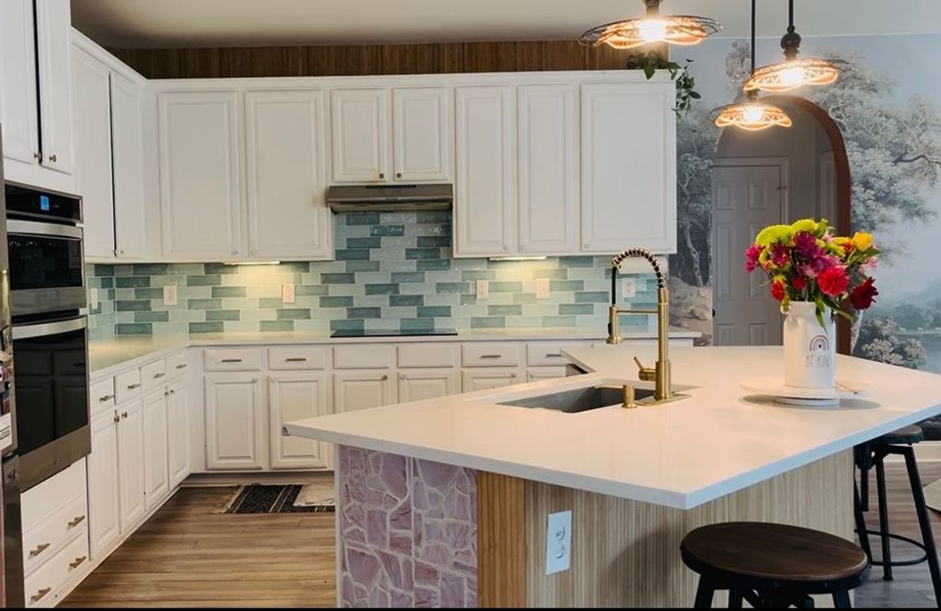 A Calm, Warm Kitchen That Feels Both Modern and Timeless