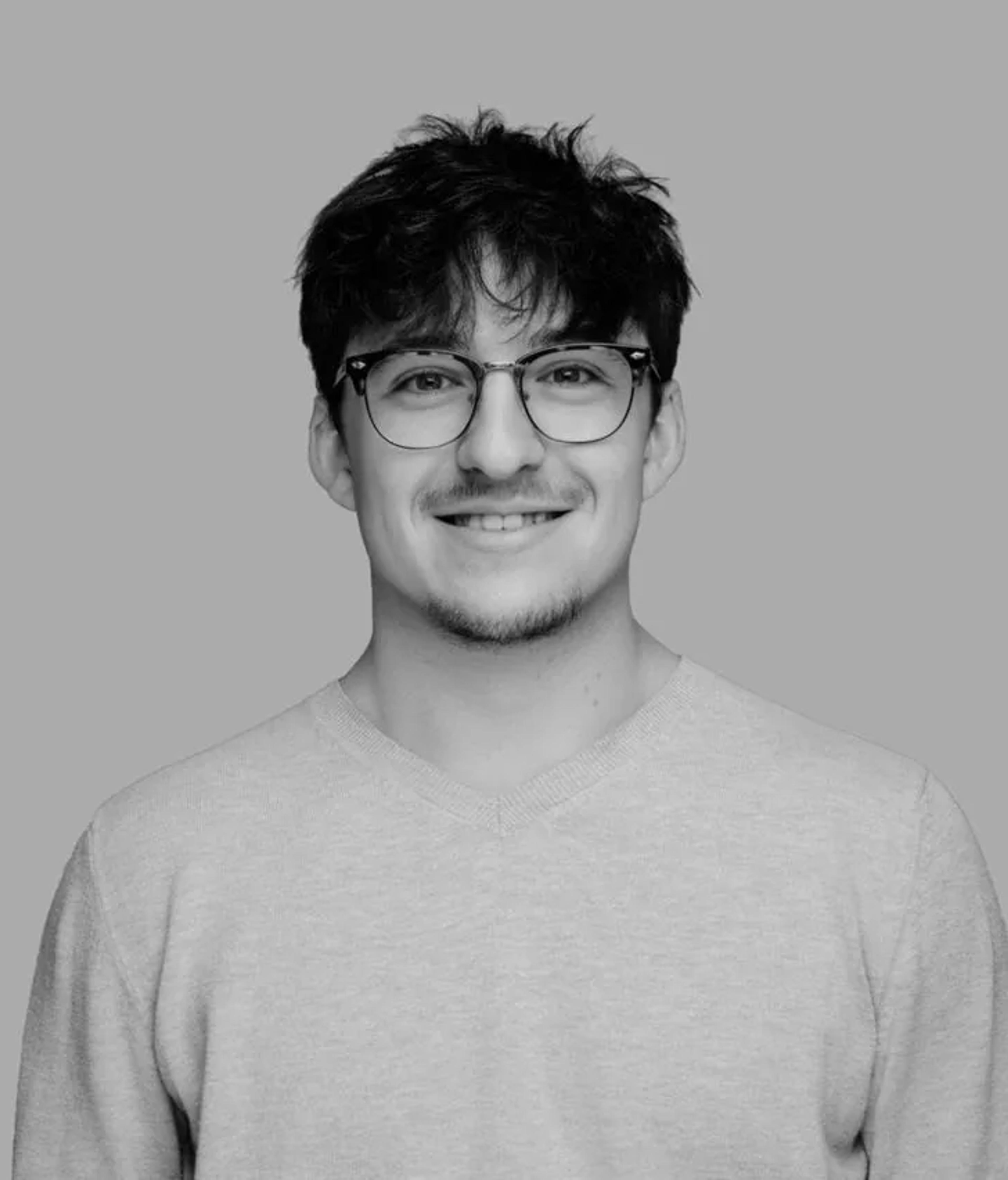 Placeholder portrait — awaiting Gabriel Pires's photograph.