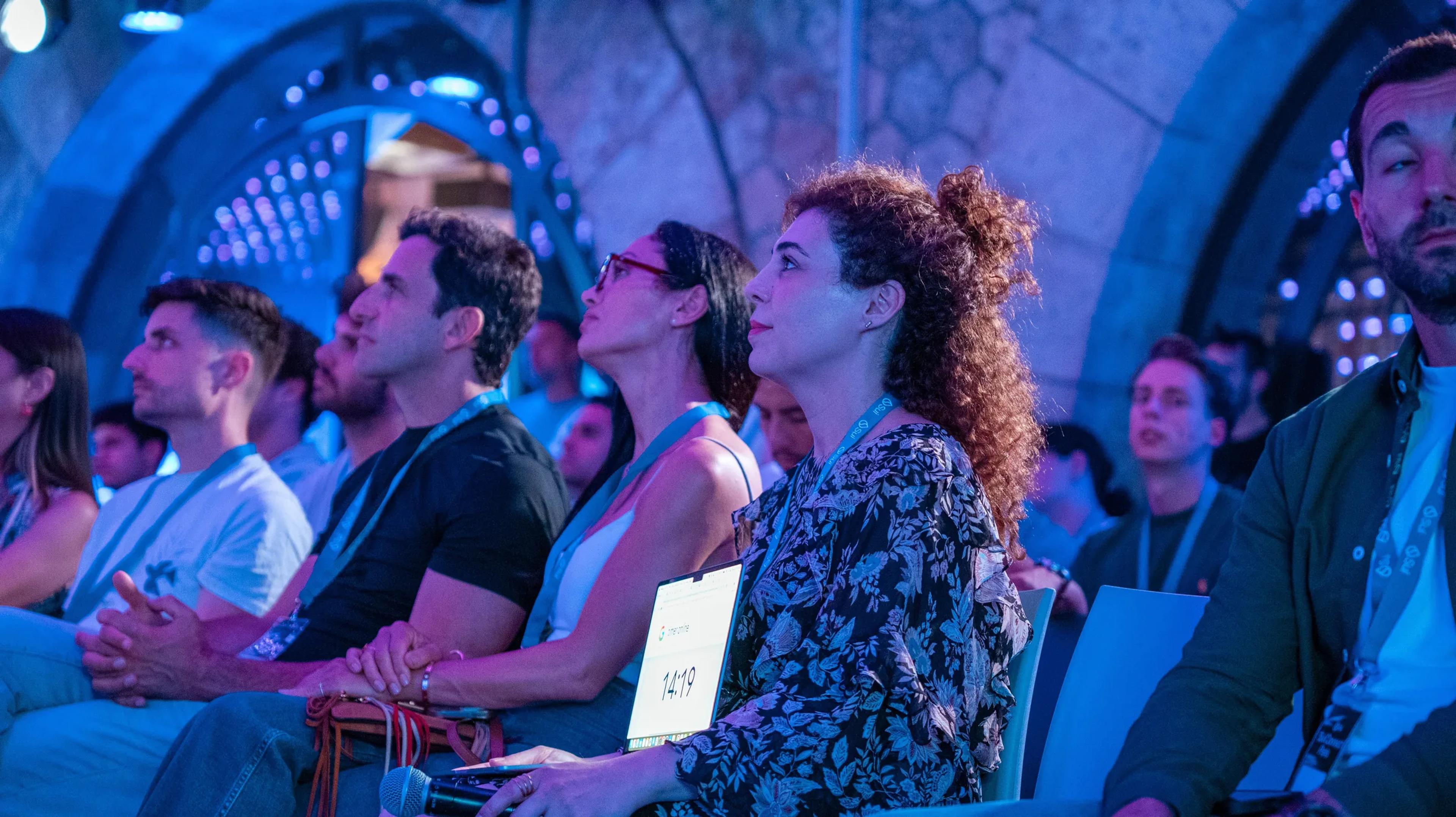 Attendees listening from the front rows at Sui Connect Paris