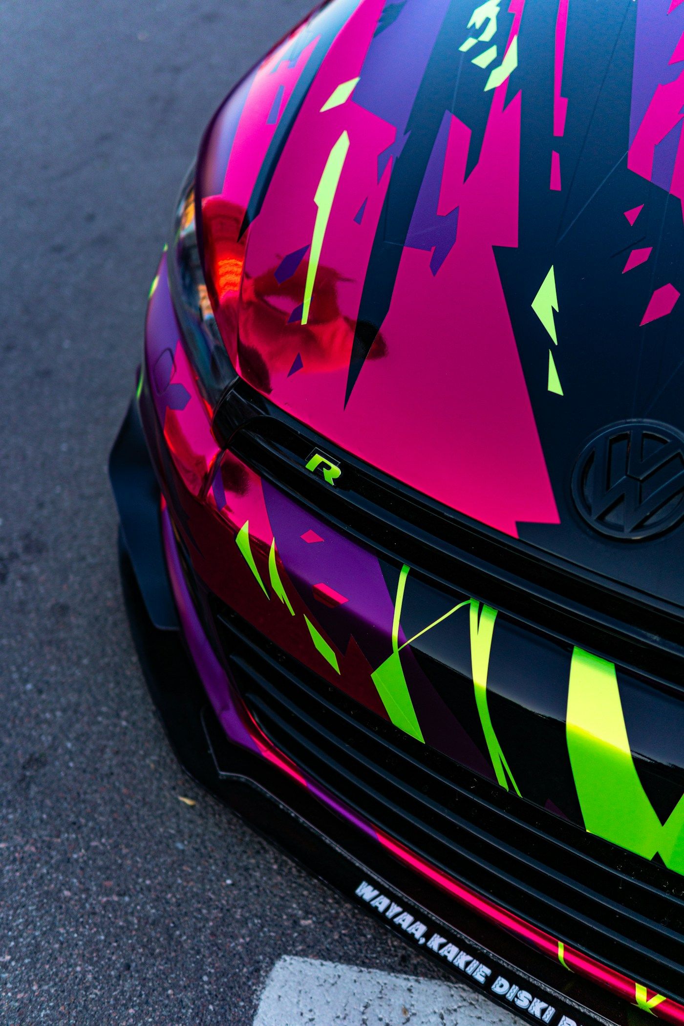 Frontale con wrap rosa, viola e verde