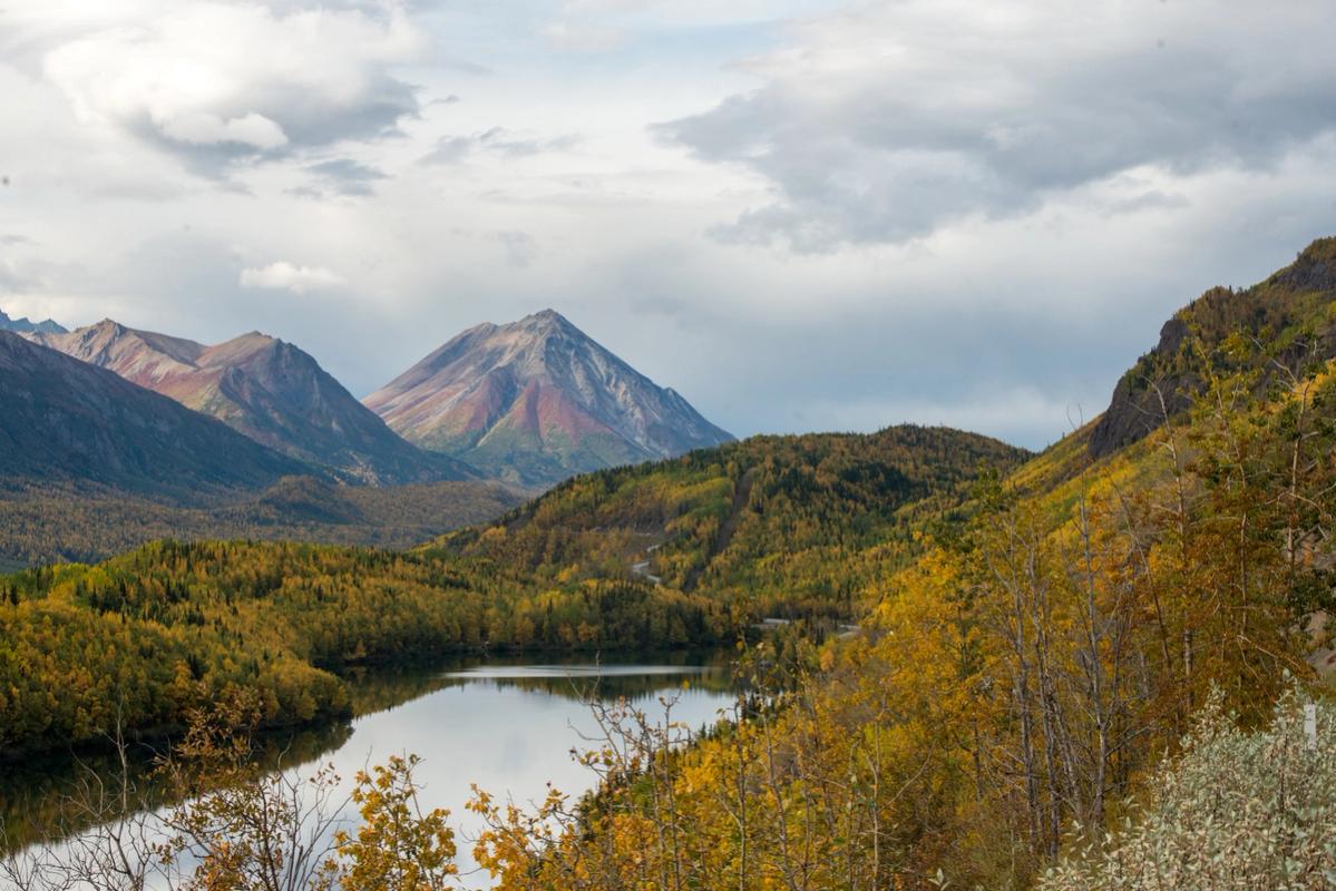 Lake and Mountains, Alaska, USA (2017)