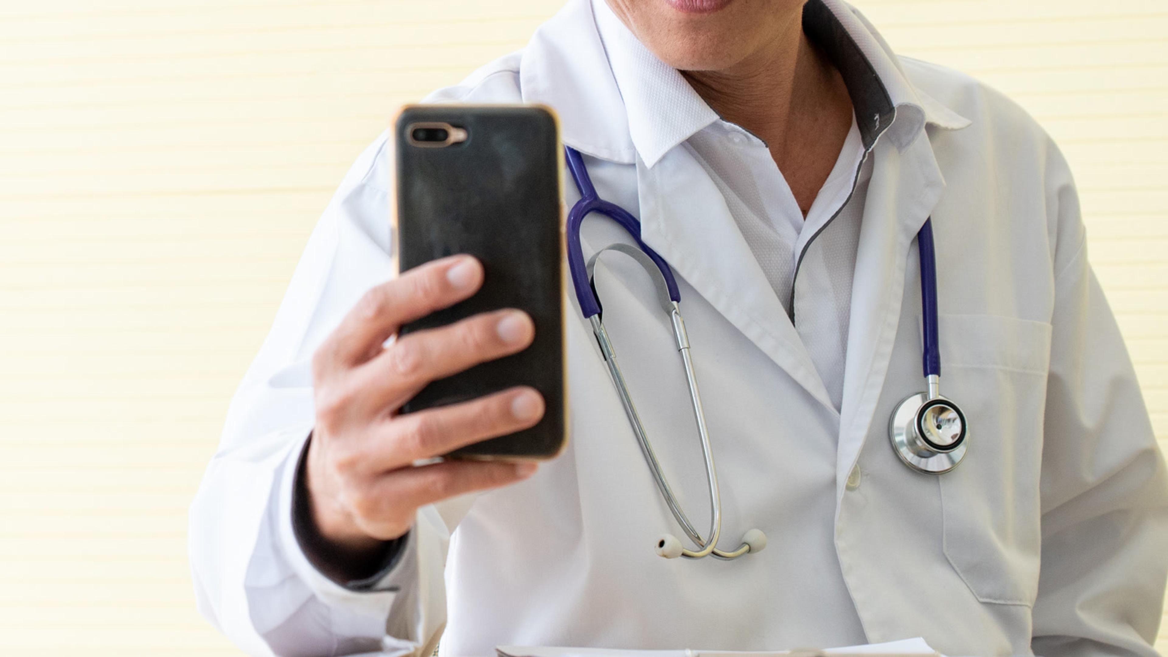 Healthcare Softphone Guide: Secure Mobile VoIP for Clinics and Care Teams
