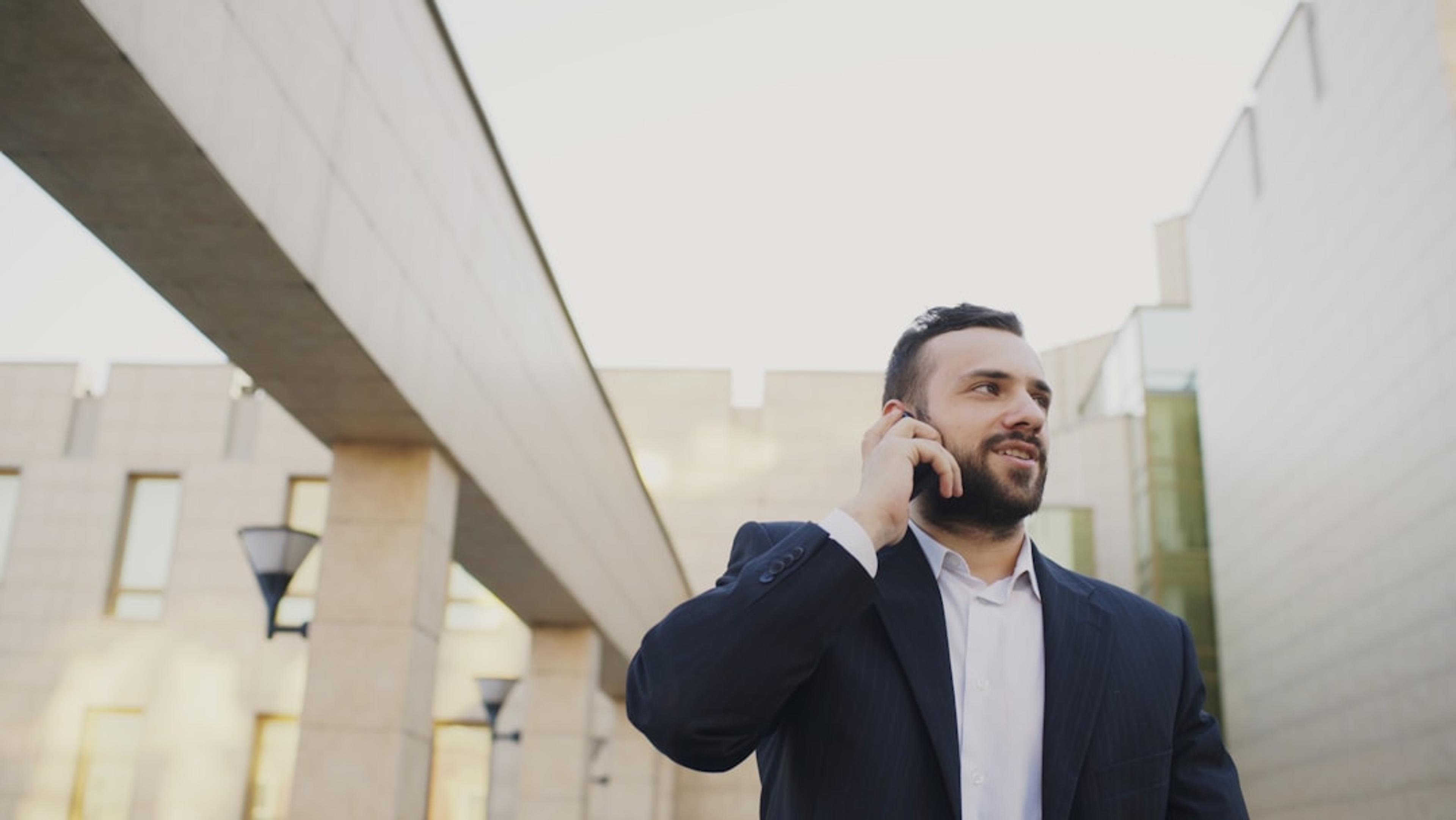 Softphone for Real Estate Agents: The Complete Guide to Staying Connected on Every Showing and Closing