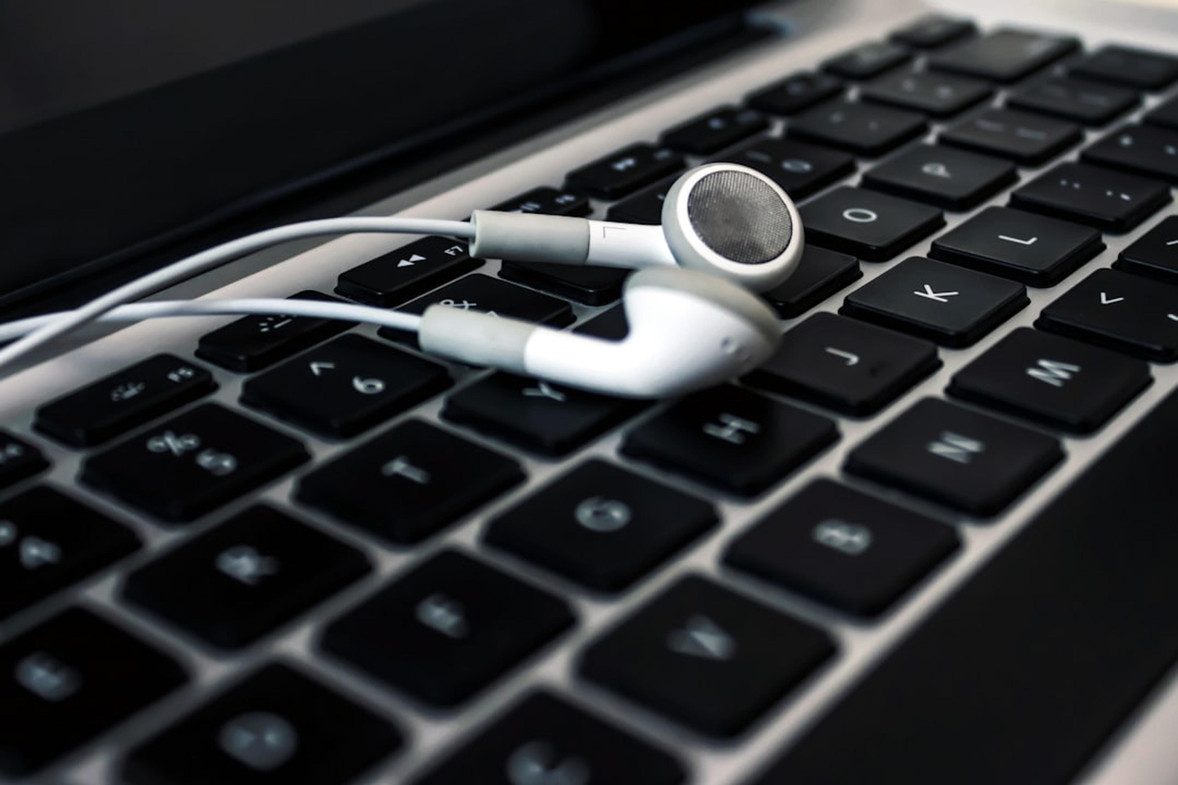Cloud PBX Migration: How to Move Your Business Phone System to Softphones