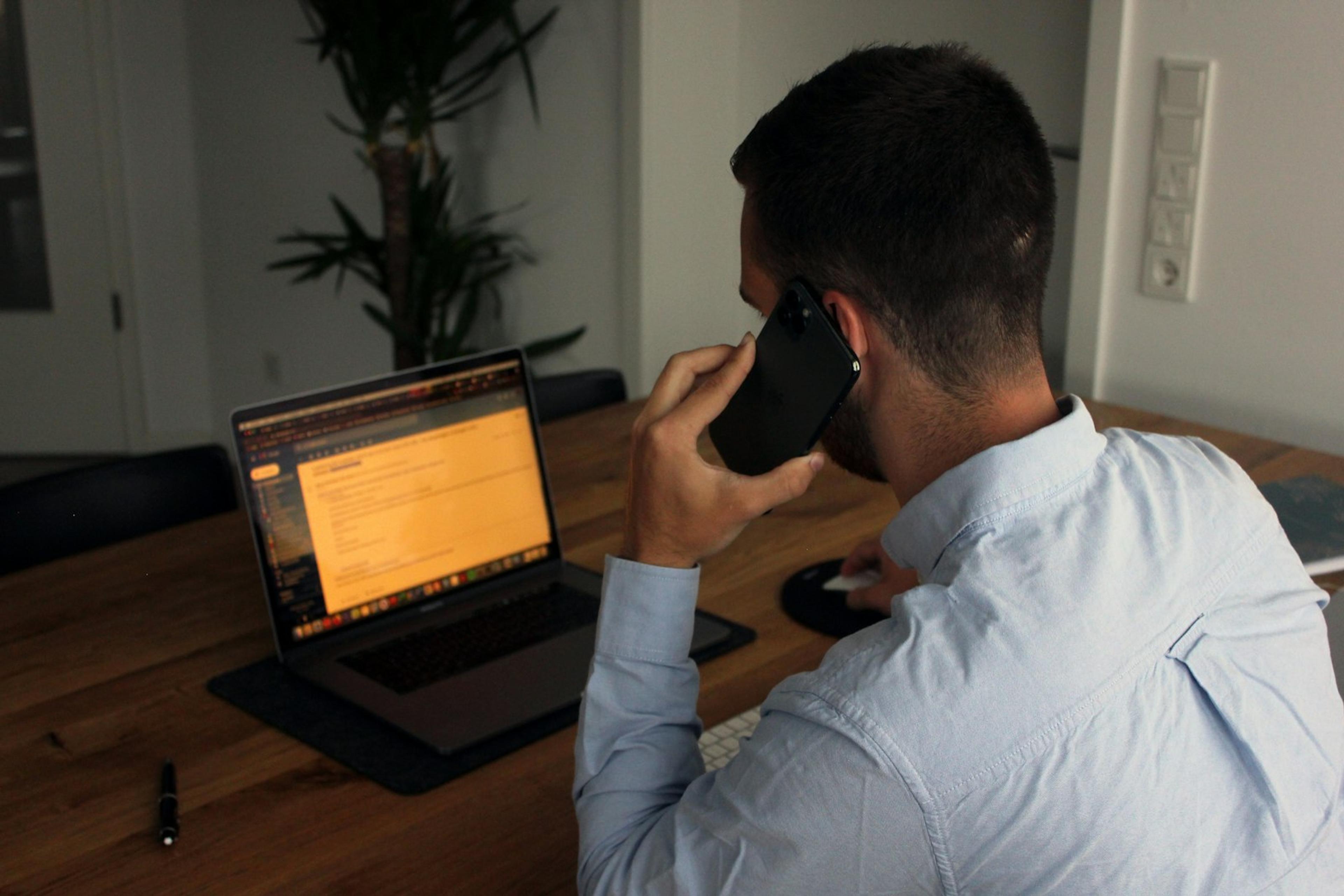 On-call business professional speaking with a customer on a mobile phone